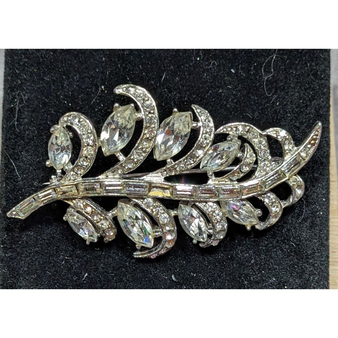 Other Vintage Glam Floral Leaf Silver Tone Brooch With Clear Stone Size ONE SIZE - 4 Thumbnail