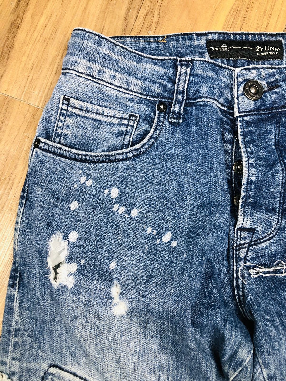 Other 2Y DNM Distress Jeans (33) Size US 29 - 5 Thumbnail