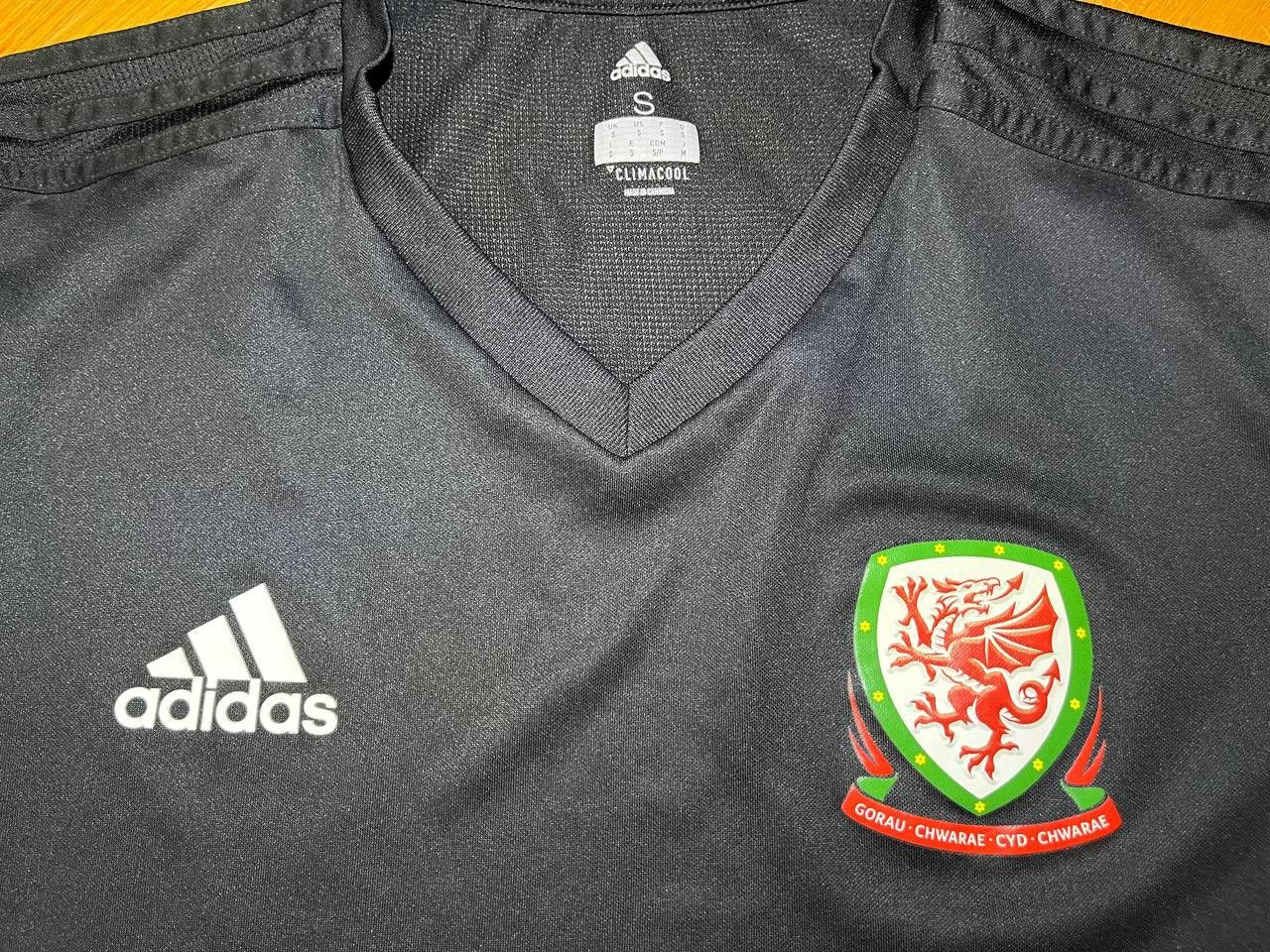 Other Adidas Wales training soccer jersey 2017 uniform Size US S / EU 44-46 / 1 - 4 Thumbnail