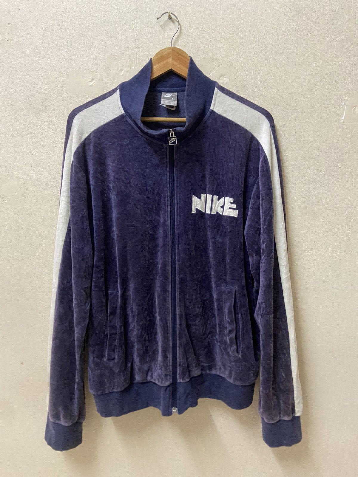 Vintage Y2K Nike Grey Tag Velvet Fleece Zipper Sweather