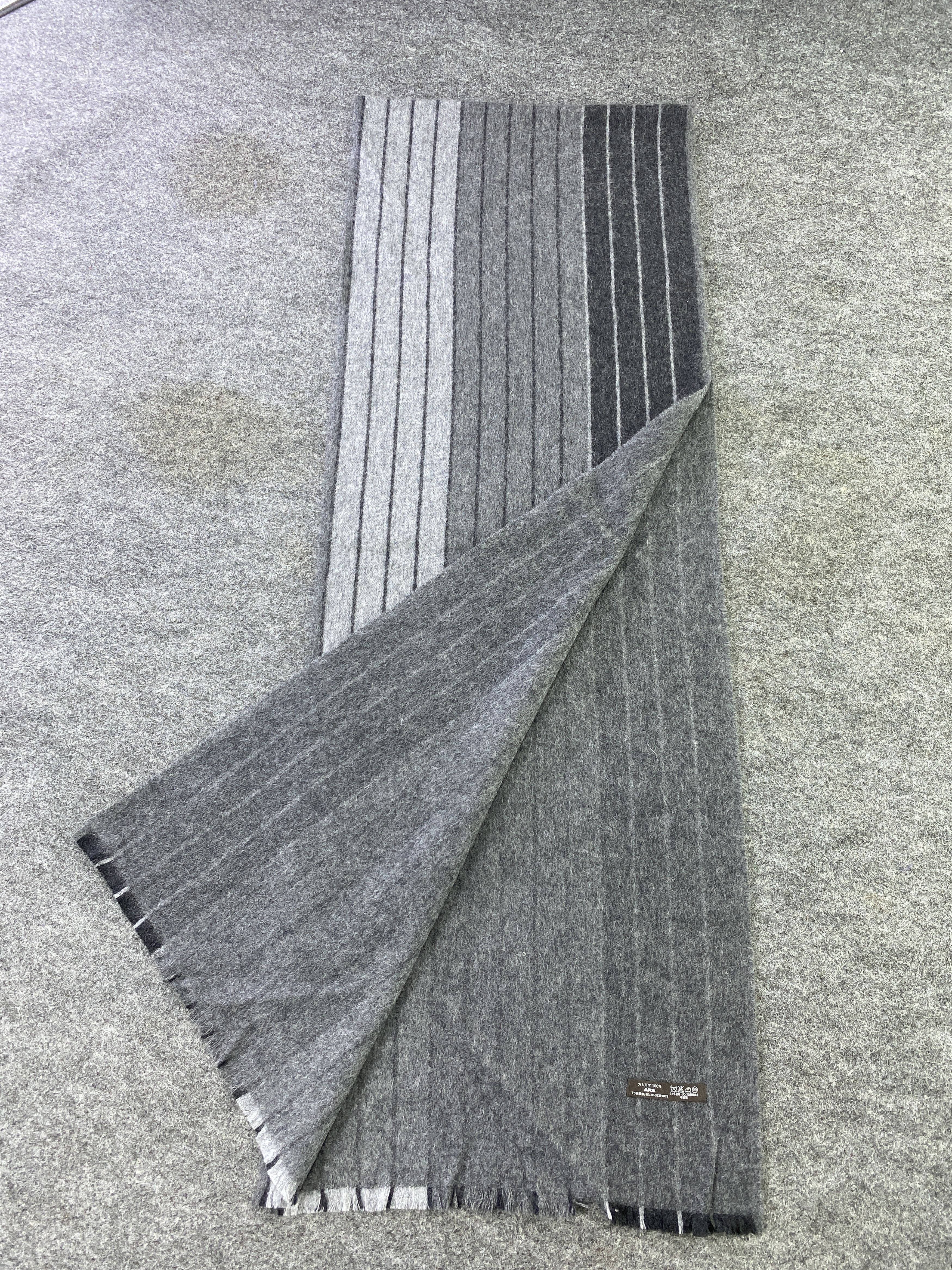 Calvin Klein Calvin Klein Scarf/Muffler/neckwear-T590 Size ONE SIZE - 3 Thumbnail