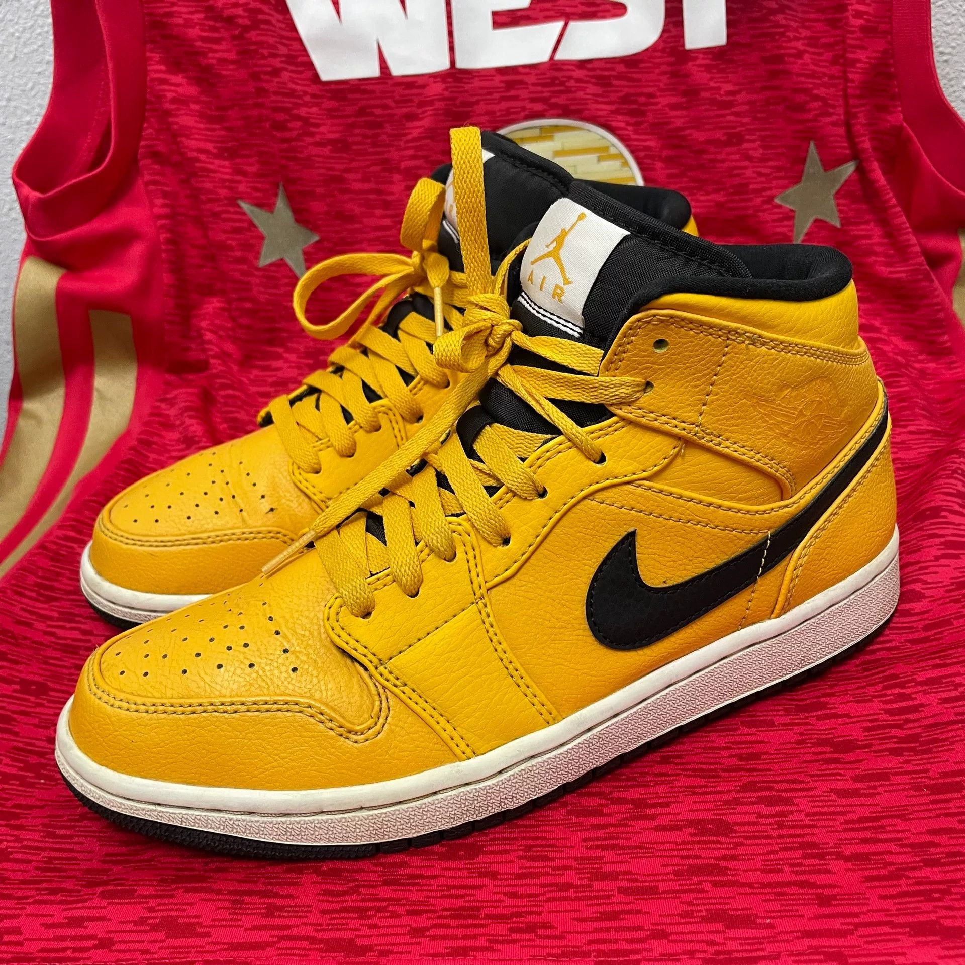 Jordan Brand Jordan Brand AIR JORDAN Yellow Lowtop Sneakers 9.5 Men Size US 9.5 / EU 42-43 - 1 Thumbnail