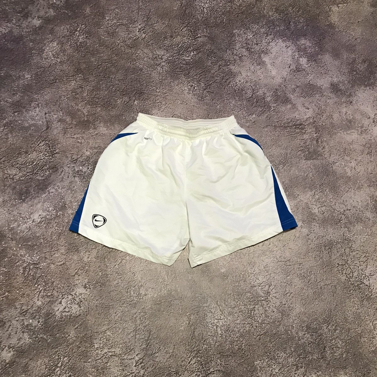 Vintage Vintage Nike Swoosh Shorts Baggy Y2K Streetwear Skate 30 Size US 30 / EU 46 - 1 Thumbnail
