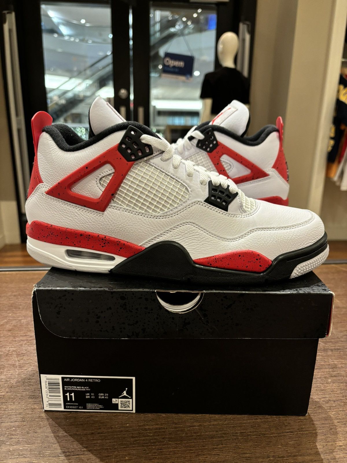 Jordan 4 retro rouge deals
