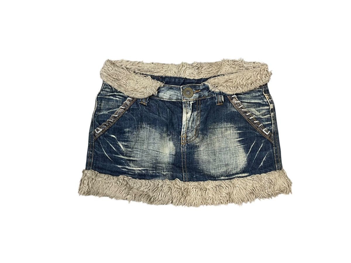 Japanese Brand Vintage Q.CO.CO Happy Valley Fur Mini Skirt Streetwear Size 30" / US 8 / IT 44 - 1 Thumbnail