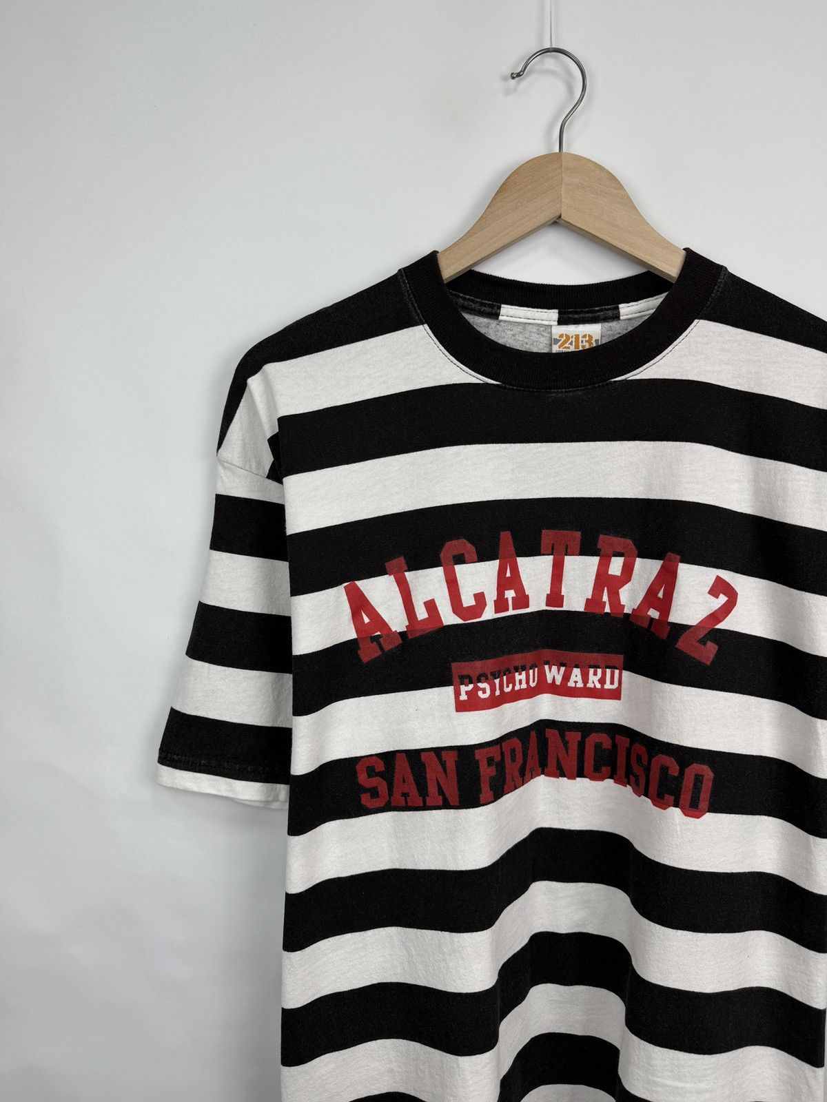 Designer 🇺🇸 Vintage 90s Alcatraz Psycho Ward San Francisco T-Shirt Y2K Size US XL / EU 56 / 4 - 2 Thumbnail