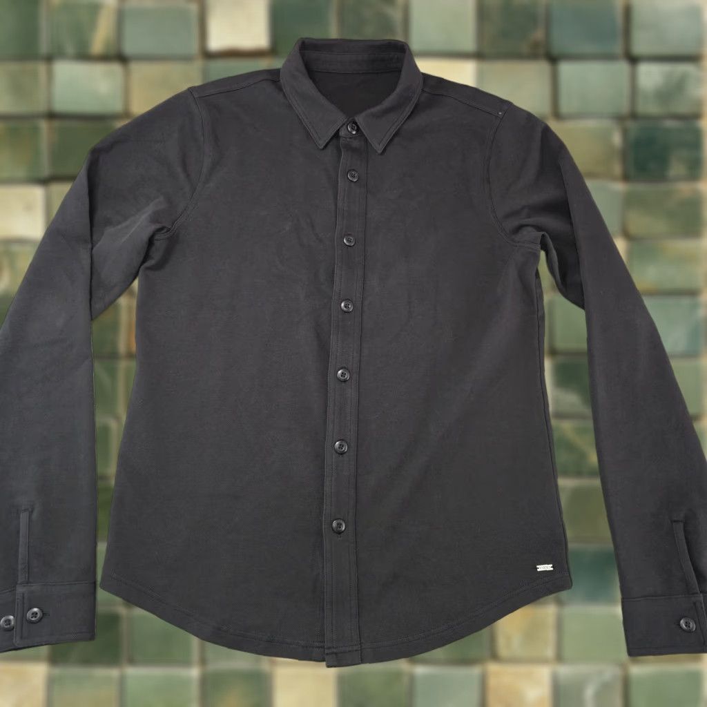 Vuori Long Sleeve Button-Down Shirt Mens Small Black Stretch Knit Performance