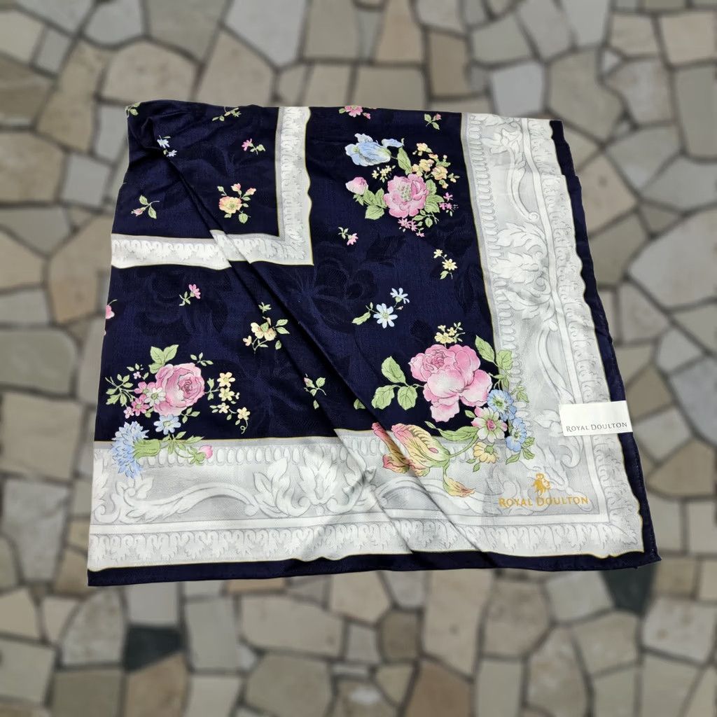 Vintage Royal Doulton Scarf Womens Roses Floral Square Neckerchief Bandana Size ONE SIZE - 1 Thumbnail
