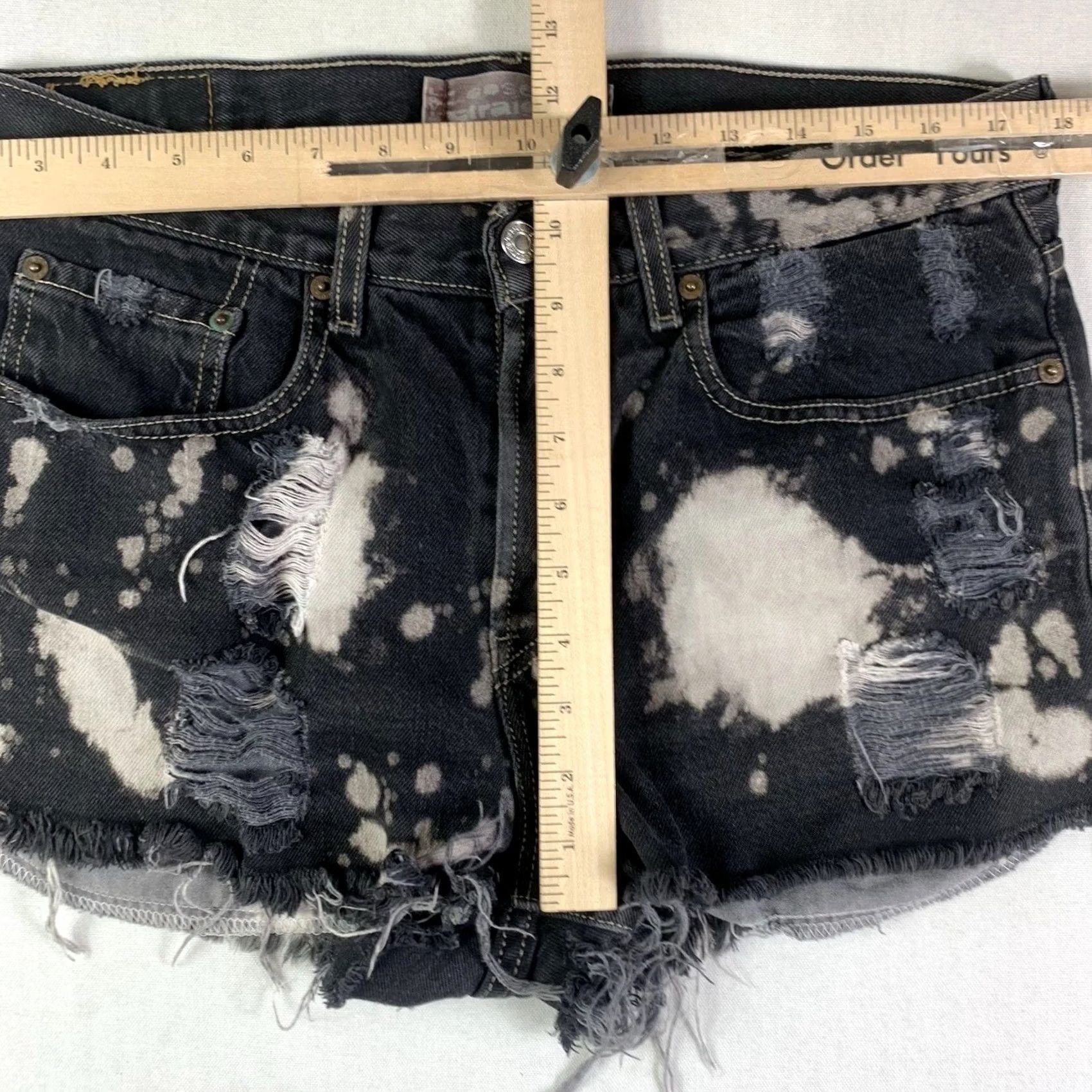 Levi's vtg Levis Cut off Shorts Womens 33W Black Distressed Loose Straight Bleach Booty Size 24" / US 00 / IT 34 - 5 Thumbnail
