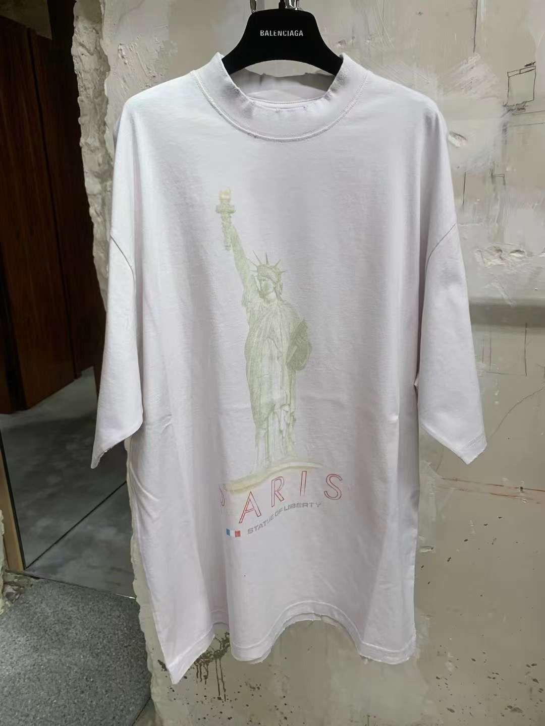 balenciaga paris statue of liberty t shirt