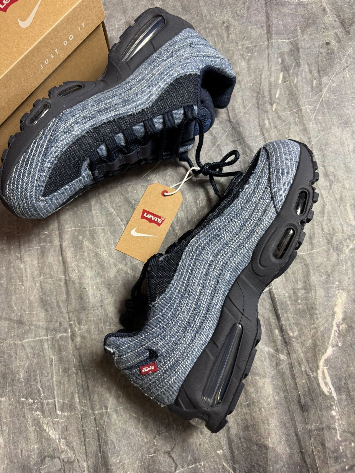 Levi's × Nike Levis x Nike Air Max 95 Size 12 Size US 12 / EU 45 - 2 Thumbnail