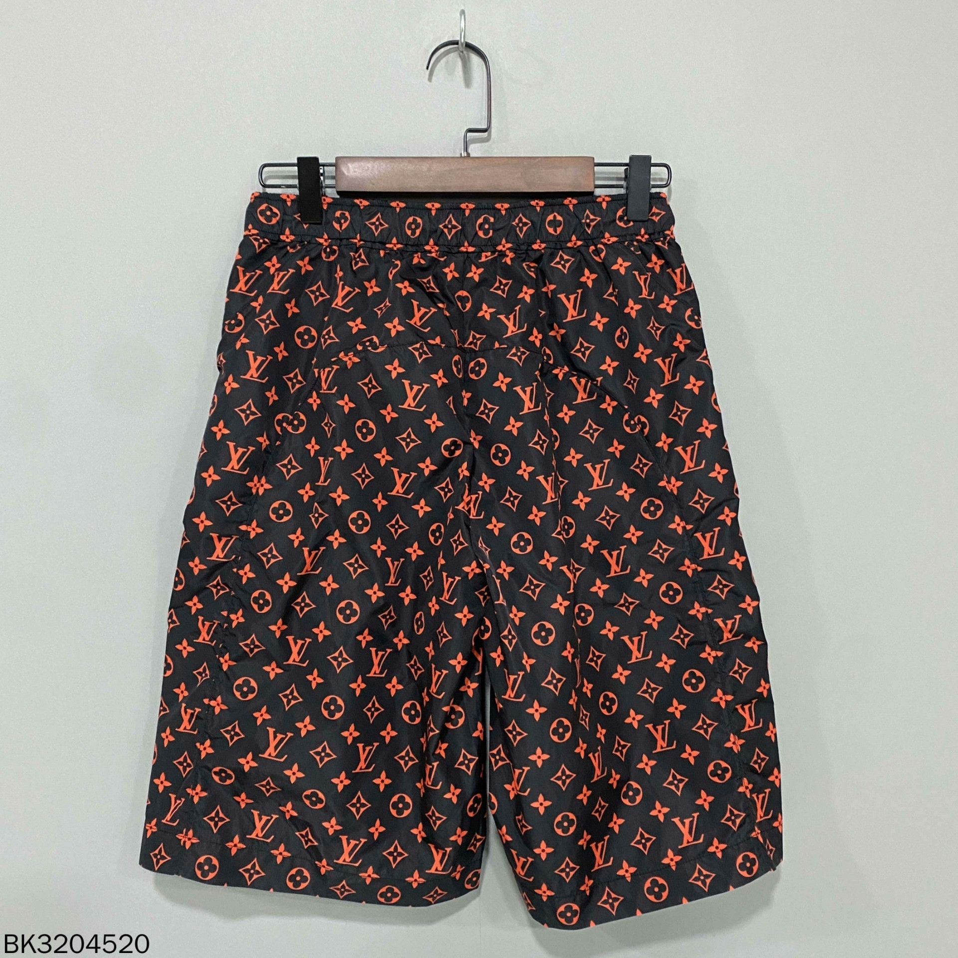 Louis Vuitton Louis Vuitton Black Casual Pants 28 Men Size US 28 / EU 44 - 1 Thumbnail