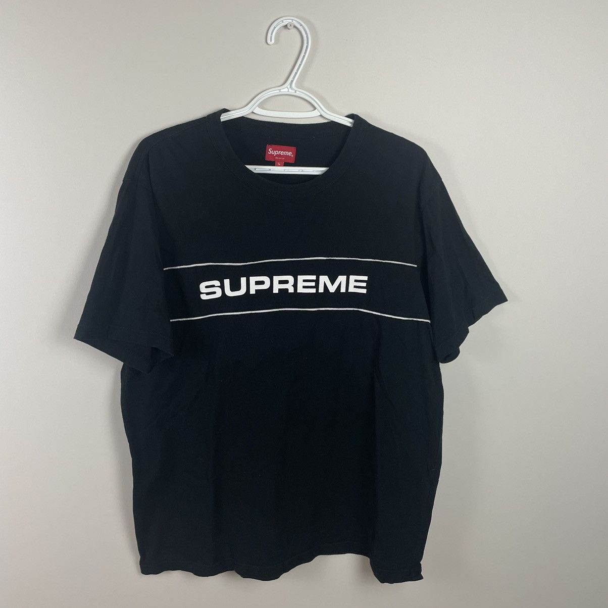 Supreme banner tee black sales