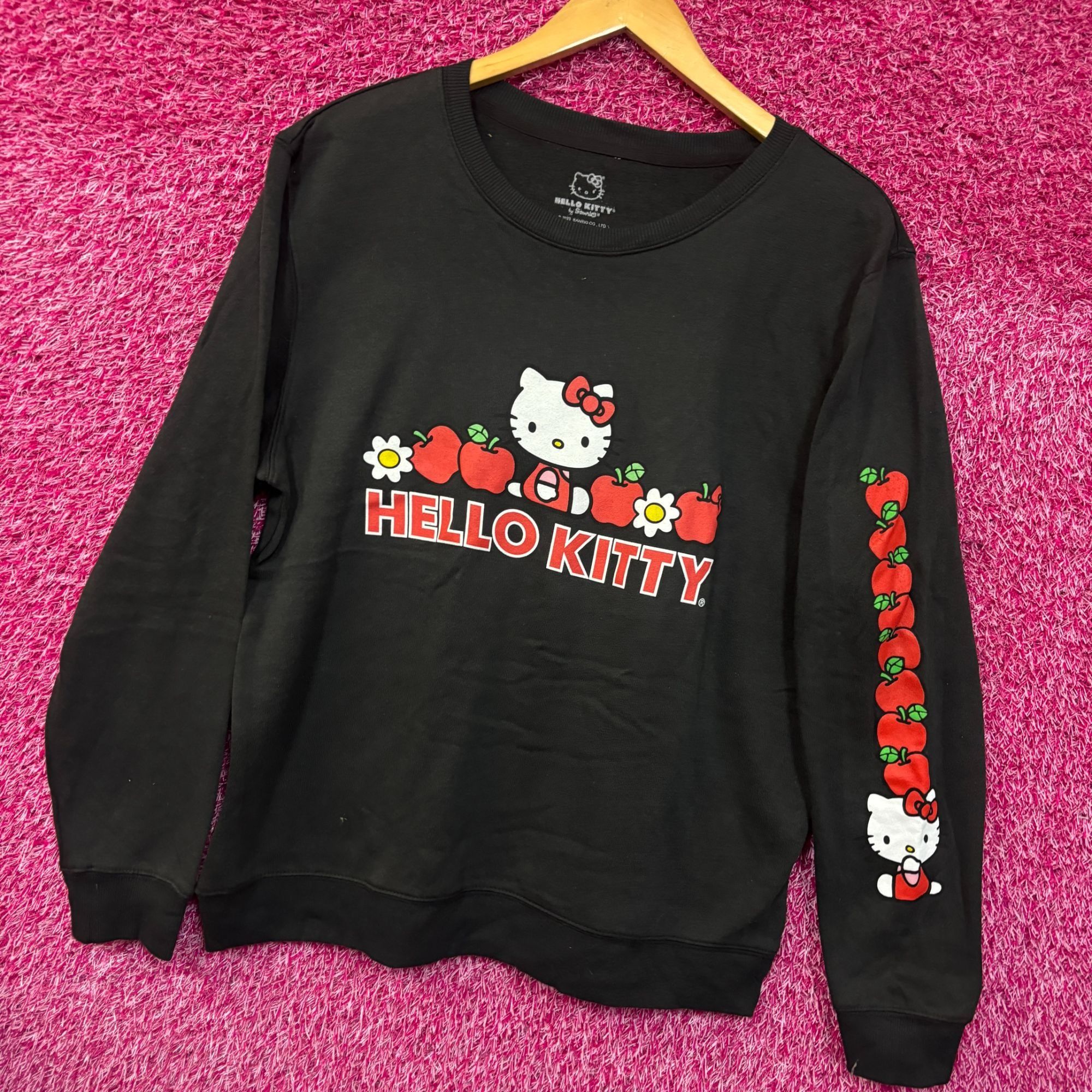 Disney Hello Kitty Red Apples & Daisies Sanrio Kawaii Crewneck L Size L / US 10 / IT 46 - 3 Thumbnail