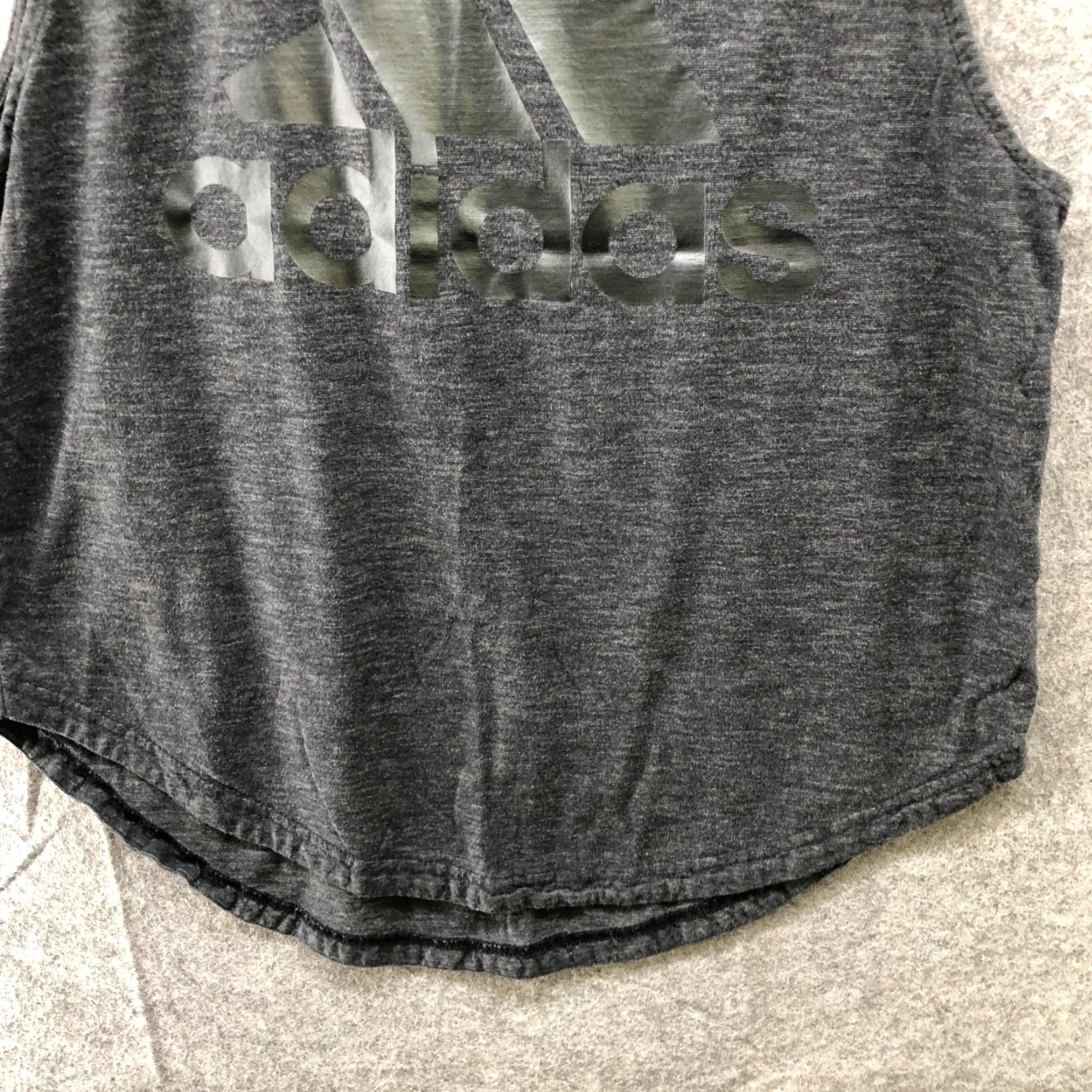 Logo 7 ADIDAS Tank Shirt Womens S Dark Gray Logo Crewneck Sleeveless Tee Relaxed Fit Casual Activewear Shirts Womens S Gray Logo Tee Size S / US 4 / IT 40 - 4 Thumbnail