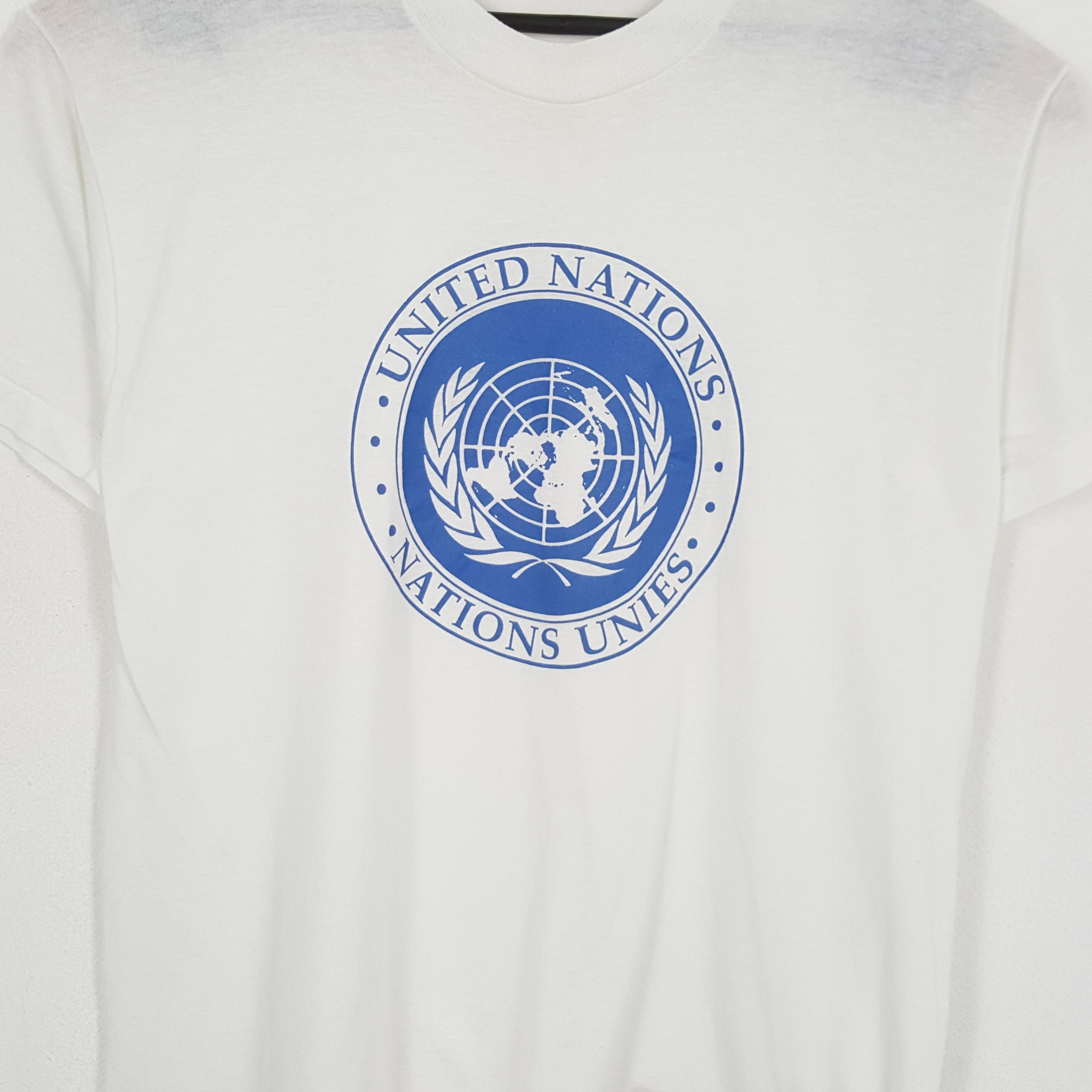Vintage UNITED NATIONS Center Design Vintage Tshirt Size US M / EU 48-50 / 2 - 2 Thumbnail