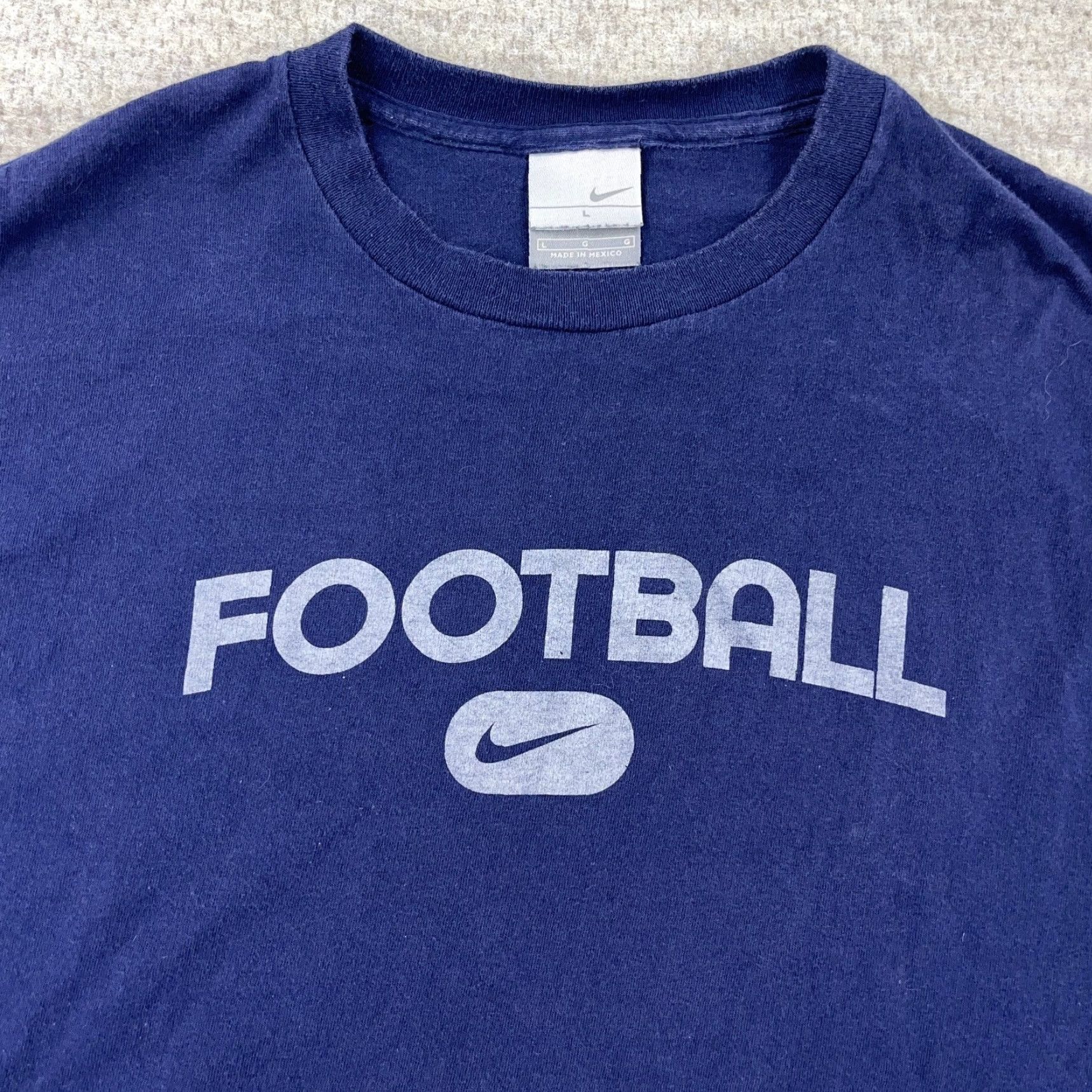 Nike VINTAGE Nike Shirt Men Large Navy Blue Center Swoosh Football Spell Out Shirt L Blue Nike Mens Vintage Retro 90s Football Swoosh Size US L / EU 52-54 / 3 - 2 Thumbnail