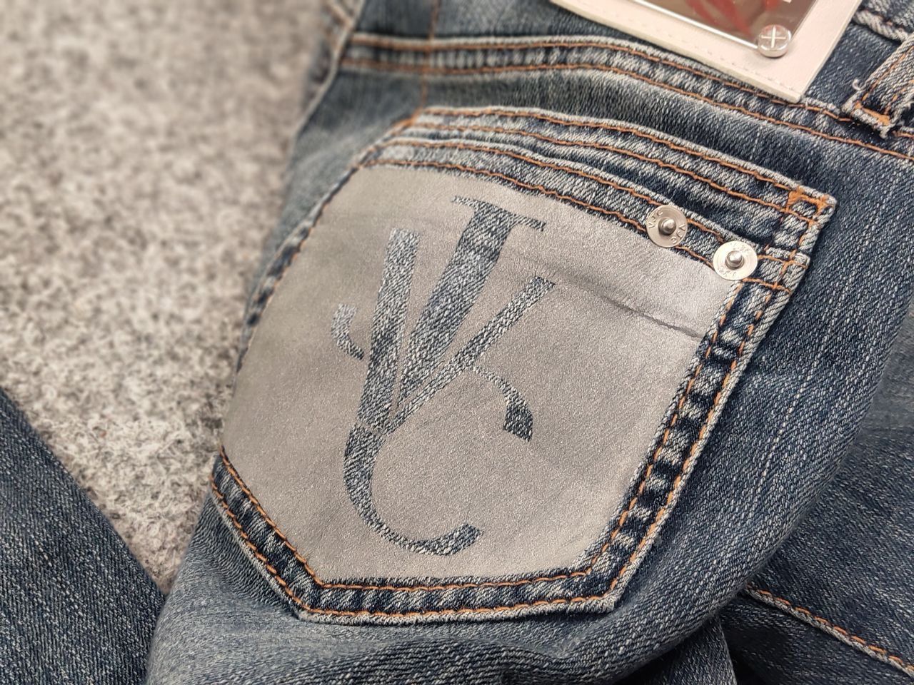 Versace Jeans Couture Vintage 90's Versace Jeans Couture Big Logo Slim Faded denim Size 26" / US 2 / IT 38 - 14 Thumbnail
