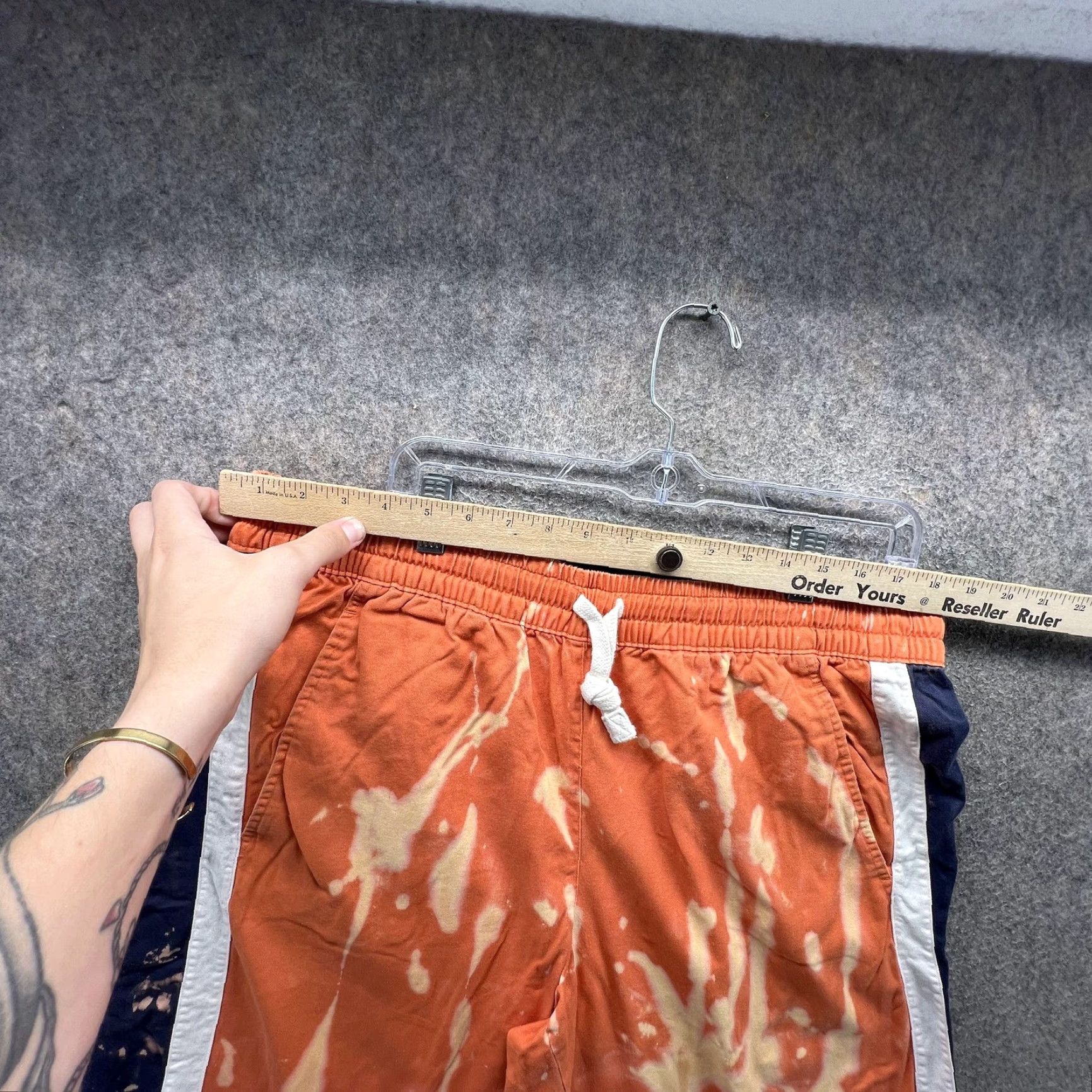 Nike Nike Sweat Shorts Mens Large Orange Colorblock 9 Inseam L 328820-839 Mens Shorts Nike Swoosh Summer Casual Gym & Training Size US 33 - 6 Thumbnail