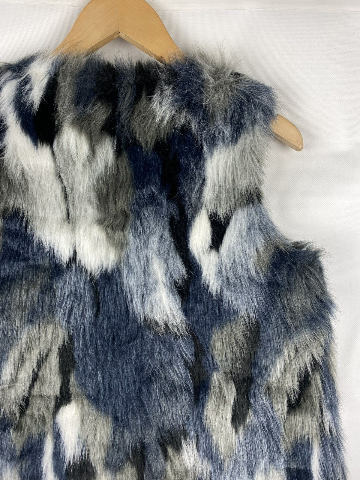 Armani Armani Jeans Ladies Faux Fur Sleeveless Vest Waistcoat Size M / US 6-8 / IT 42-44 - 15 Thumbnail