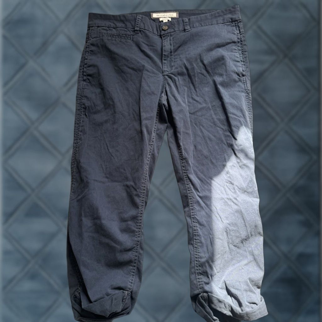 Abercrombie & Fitch Abercrombie & Fitch Women's Cropped Pants Size 8 Navy Blue Cuff Hem Size 30" / US 8 / IT 44 - 1 Thumbnail