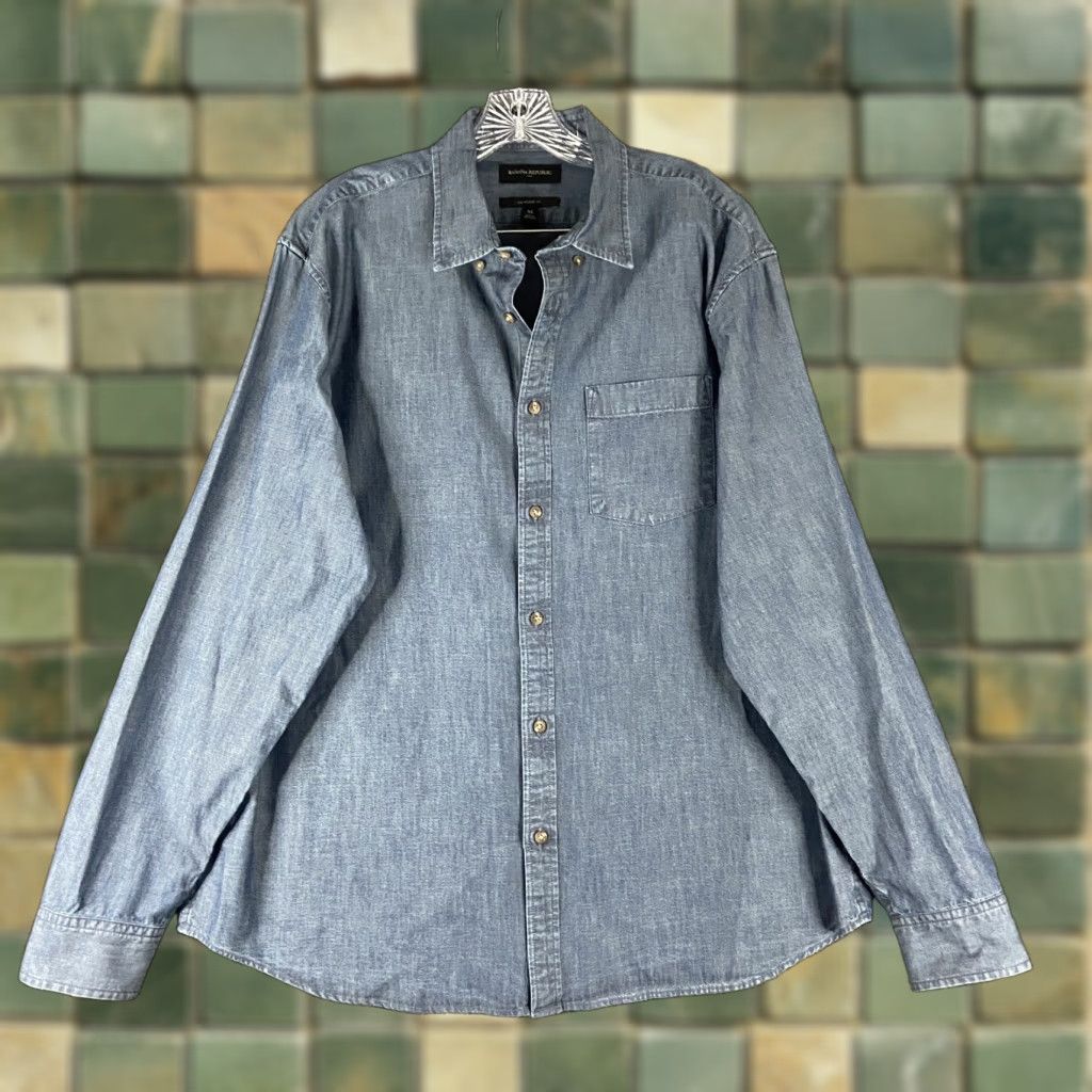 Banana Republic BANANA REPUBLIC Untucked Fit Blue Button-Up Shirt Adult XL Mens Size US XL / EU 56 / 4 - 1 Thumbnail