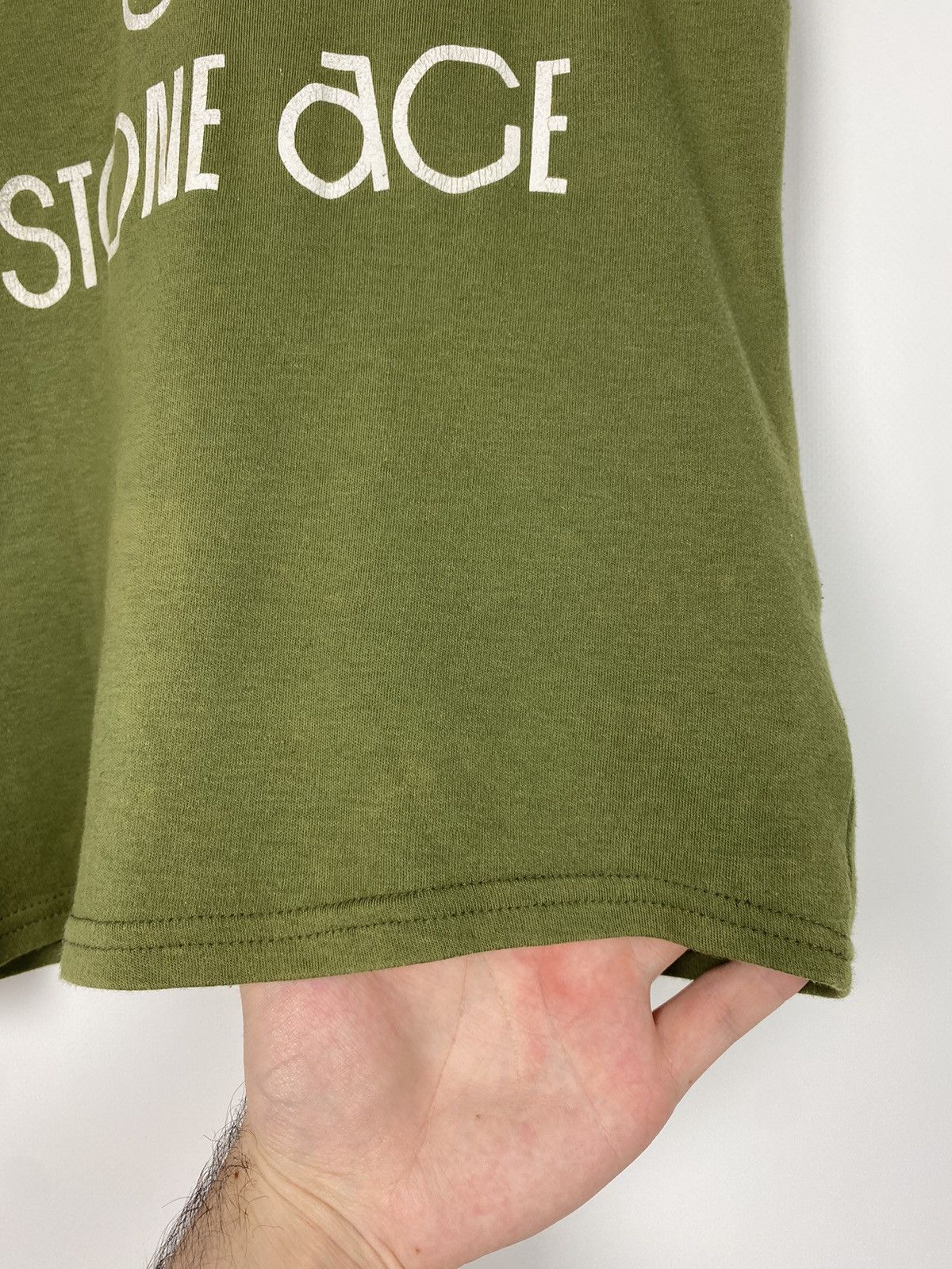 Band Tees 2000’s Vintage Qeens Of The Stone Age V-Neck T-Shirt Size S / US 4 / IT 40 - 9 Thumbnail