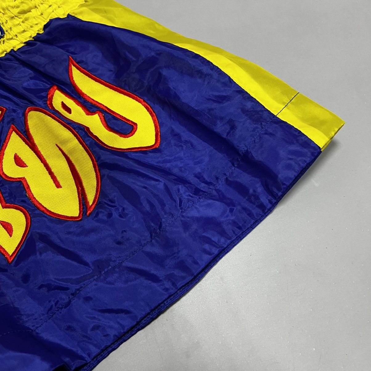 Japanese Brand VINTAGE MUAY THAI BOXING SPORT QUALITY LIGHT SHORTS Size US 30 / EU 46 - 4 Thumbnail