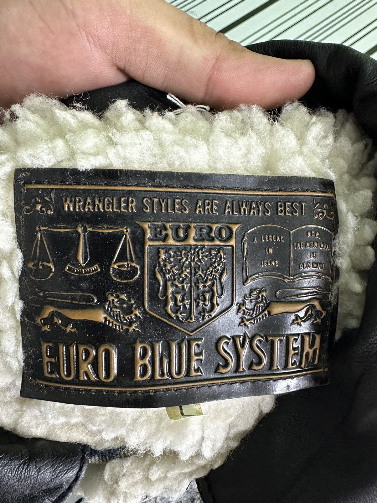 Wrangler Vintage Wrangler Euro Blue System Distred Denim Jacket Size US L / EU 52-54 / 3 - 13 Thumbnail