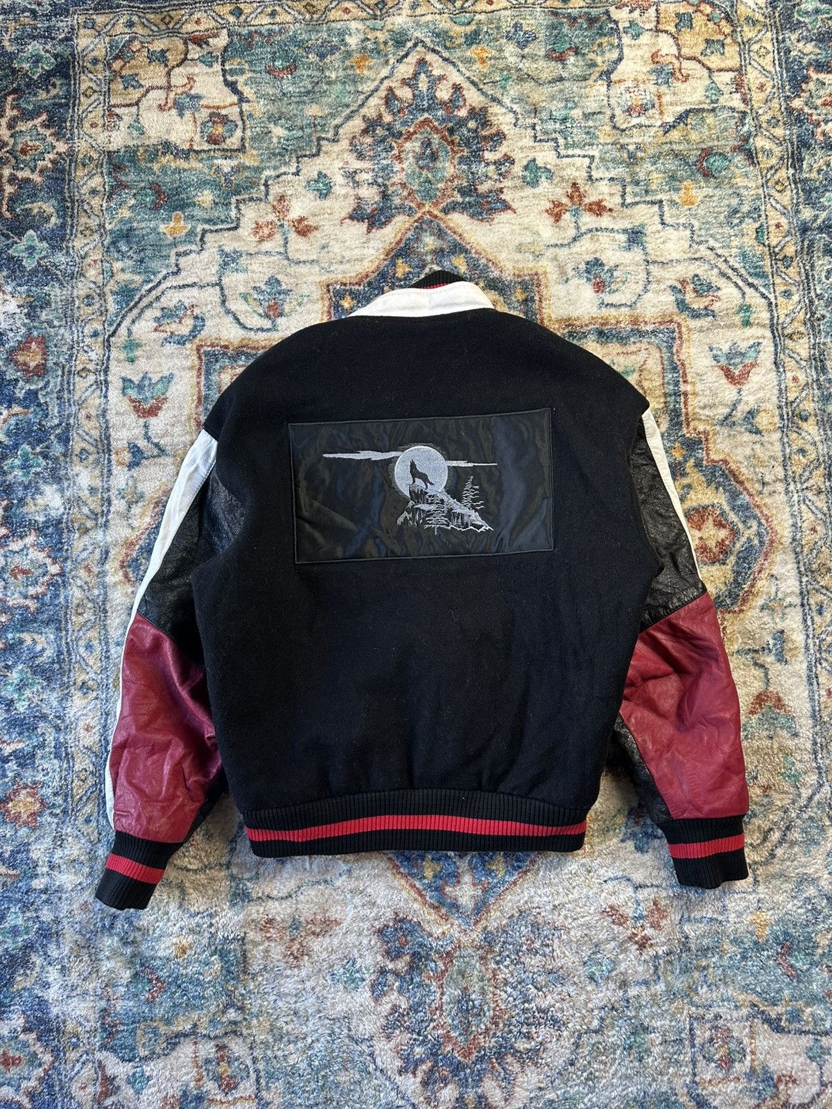 Vintage Vintage GX94 Wolf Varsity Jacket Small Size US S / EU 44-46 / 1 - 2 Thumbnail