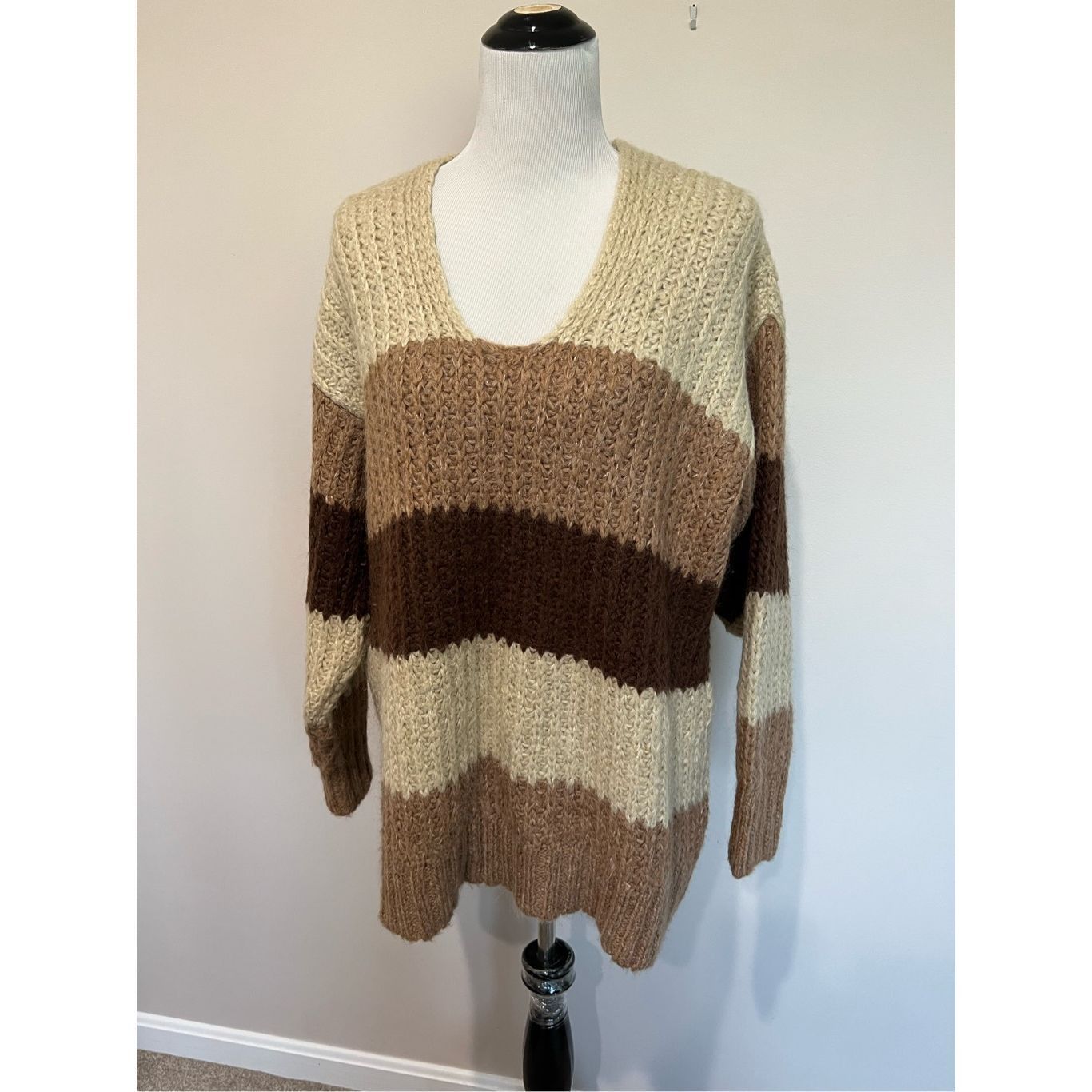 Zara Zara sweater v-neck oversized size M Size M / US 6-8 / IT 42-44 - 1 Thumbnail