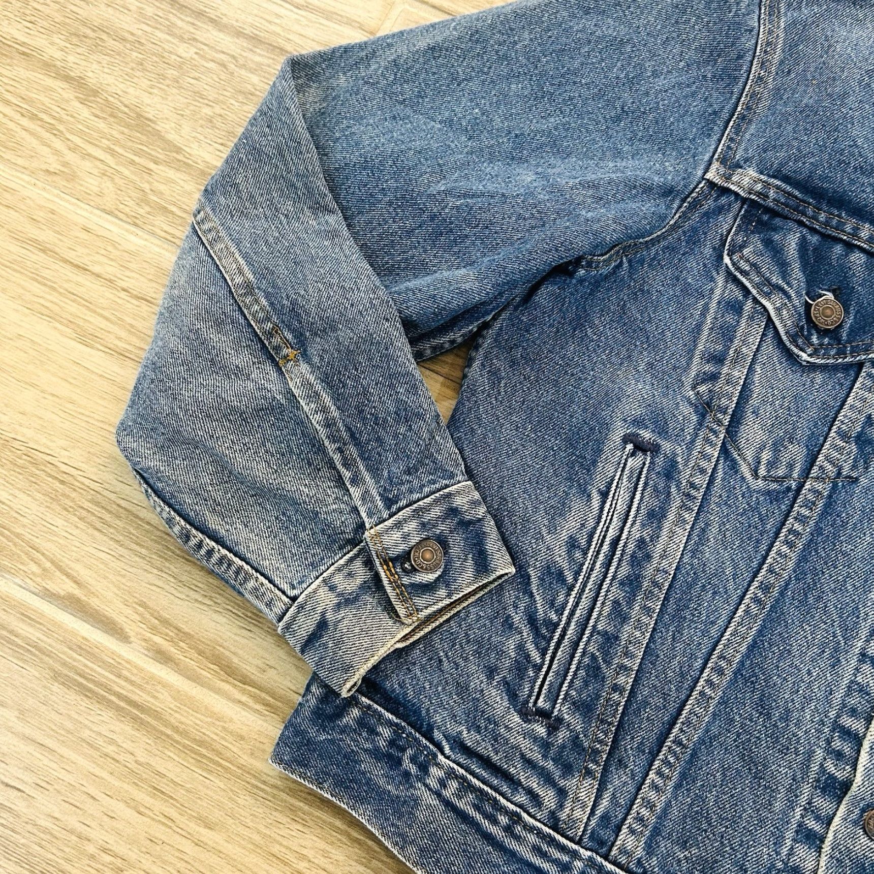 VINTAGE Levi's Denim Blue Jean TRUCKER Jacket MENS 44 Made In USA 70506-0216
