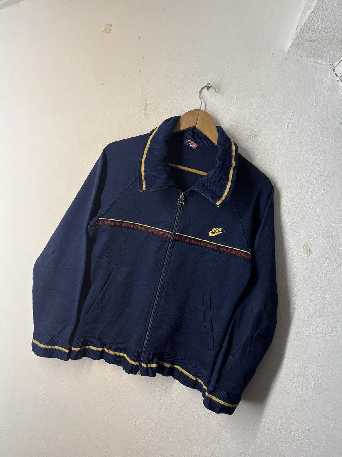 Nike VINTAGE NIKE SWOOSH 90s TRACKTOP JACKET DISSTRESSED Size US M / EU 48-50 / 2 - 6 Thumbnail