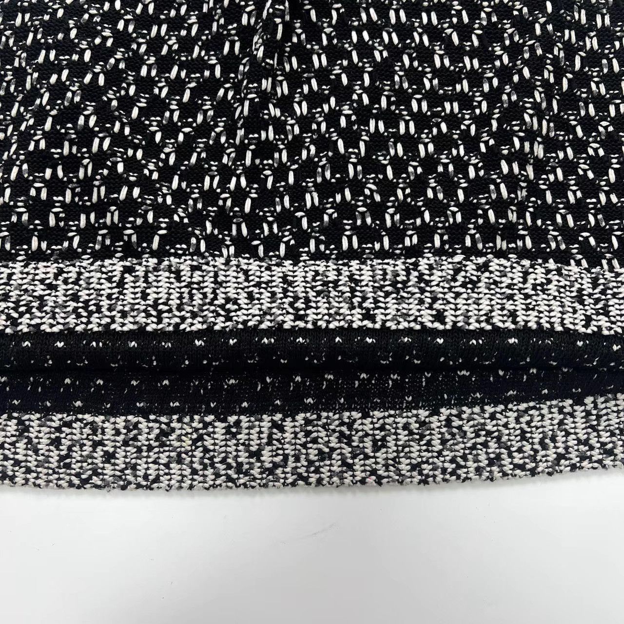 Chanel Chanel Black & White Woven CC Skirt K12 Size 25" / US 0 / IT 36 - 5 Thumbnail