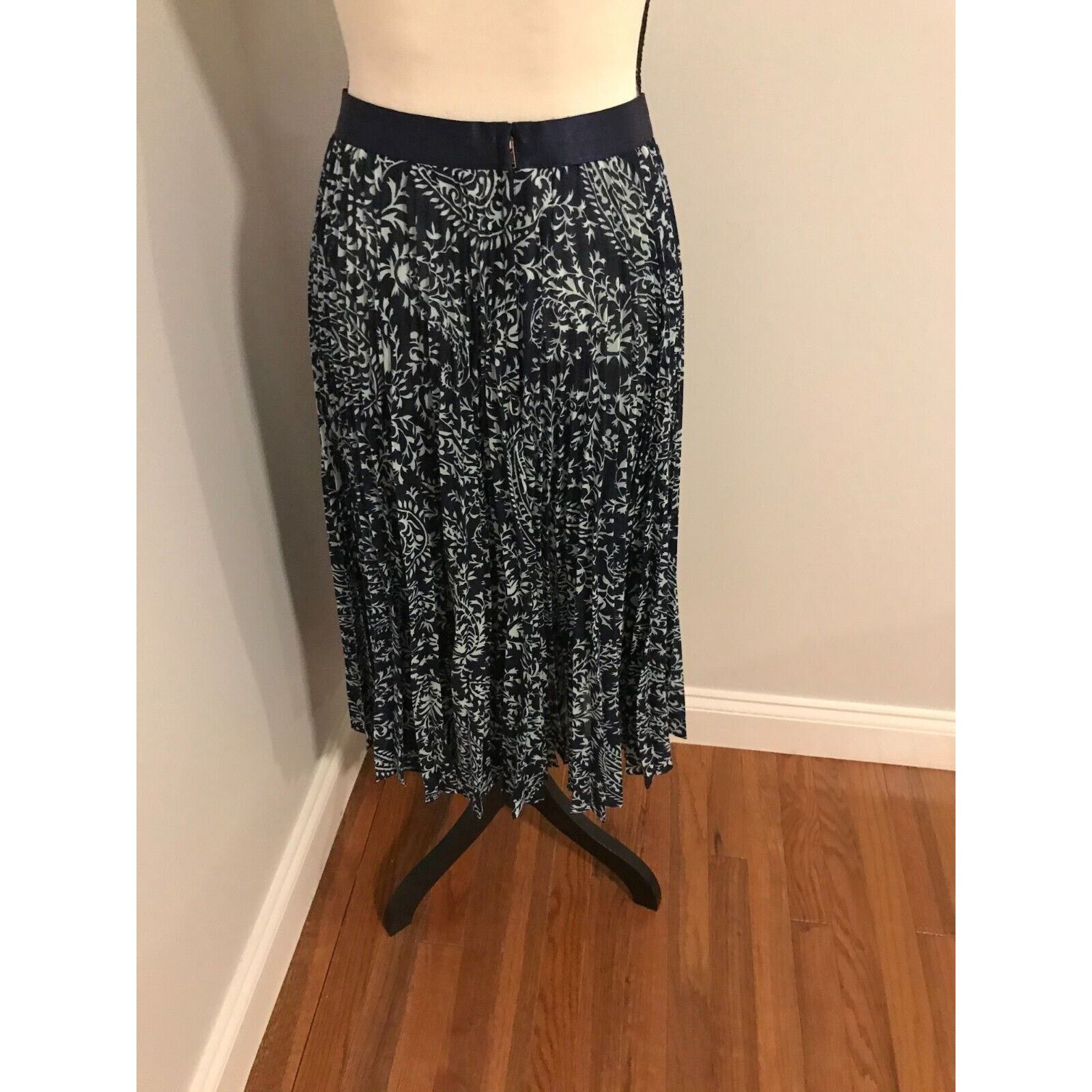 Anthropologie Anthropologie Girls From Savoy Blue Pleated Floral Midi Size 28" / US 6 / IT 42 - 3 Thumbnail