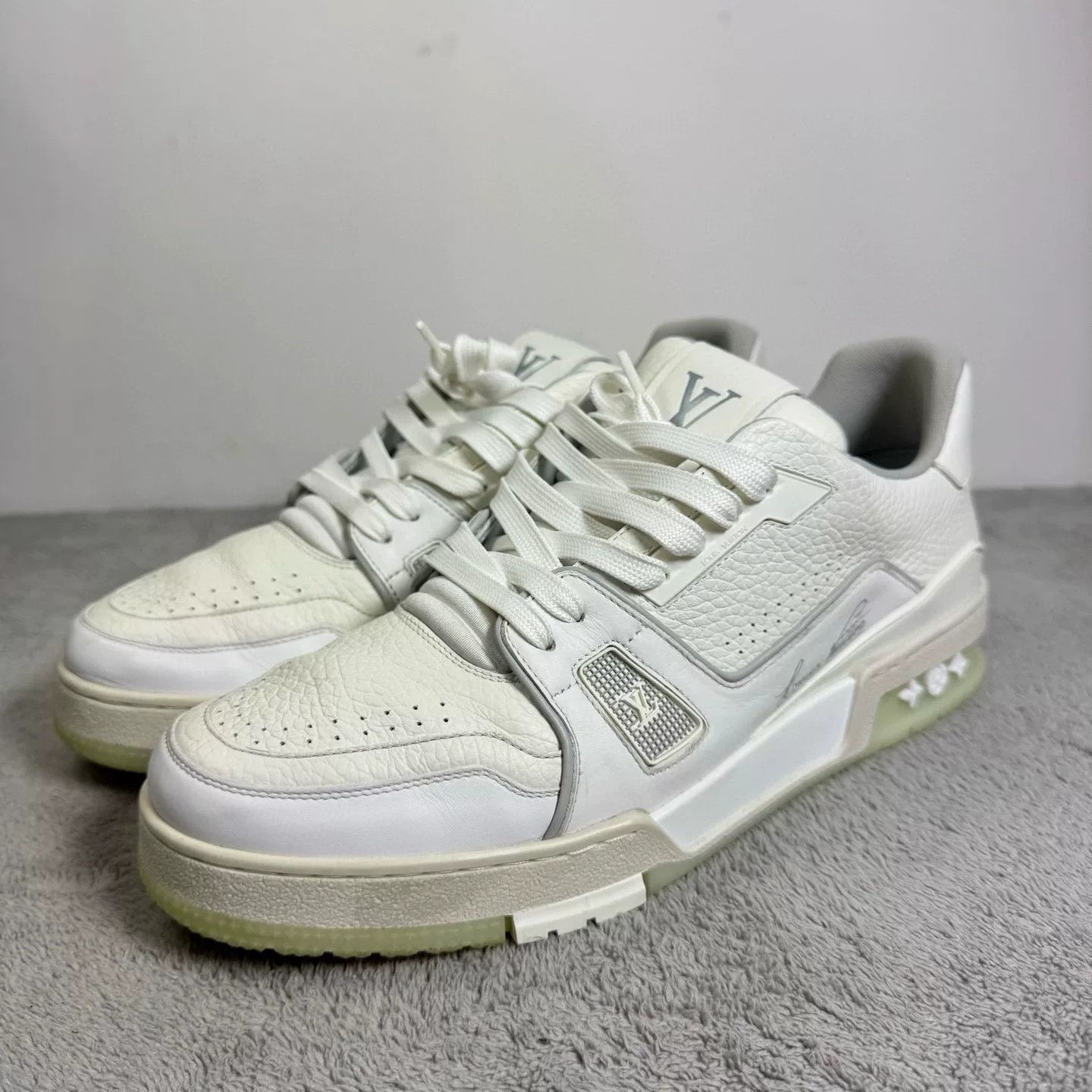 Louis Vuitton Louis Vuitton Training White Lowtop Sneakers 42 Men Size US 9 / EU 42 - 1 Thumbnail