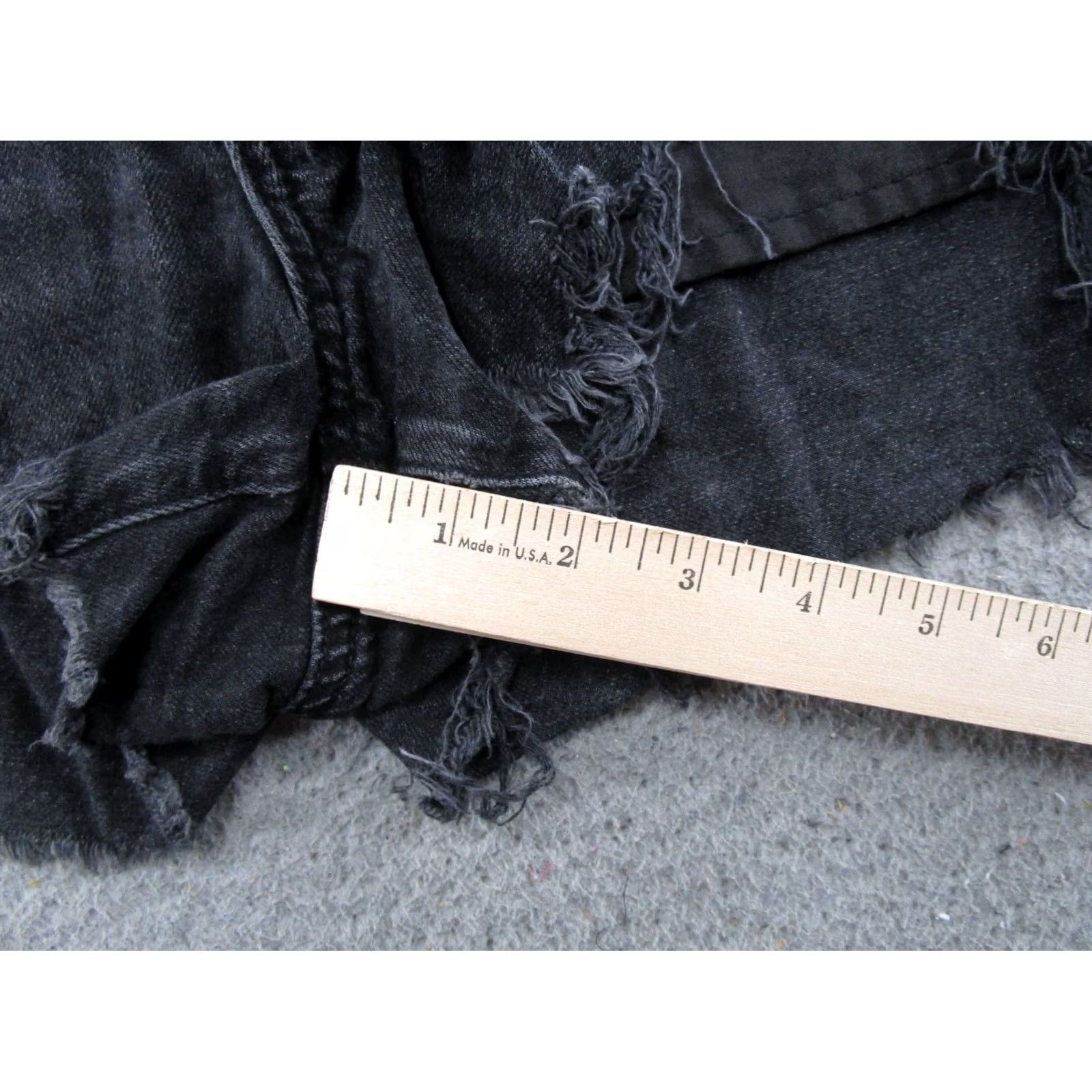 American Eagle Outfitters American Eagle Outfitters Black Distressed Denim High Rise Cut Off Mom Short Size 8 Womens Stretch 5-Pocket Retro 90s Vintage? Size 30" / US 8 / IT 44 - 7 Thumbnail