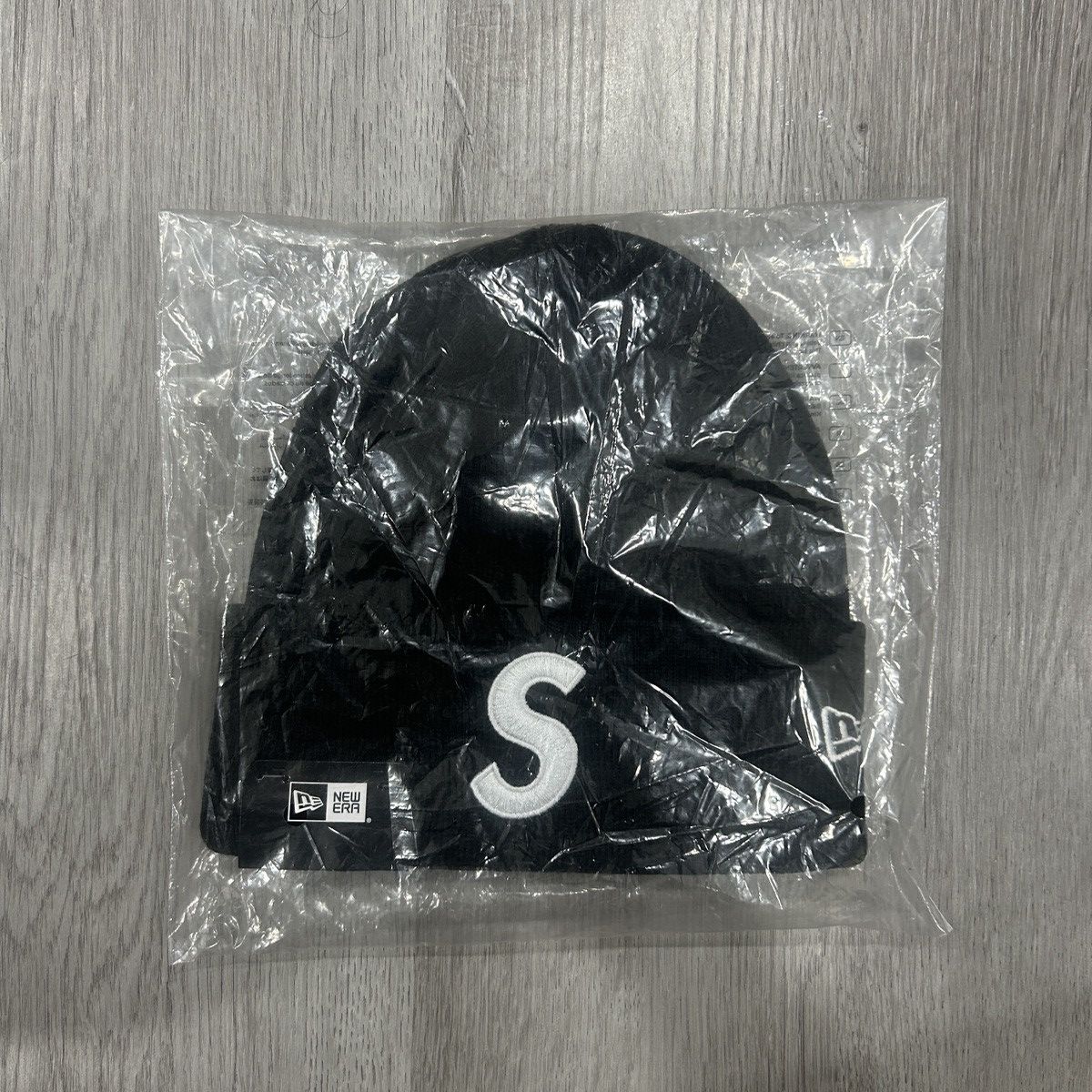 Supreme SUPREME NEW ERA S LOGO BEANIE BLACK Size ONE SIZE - 1 Thumbnail