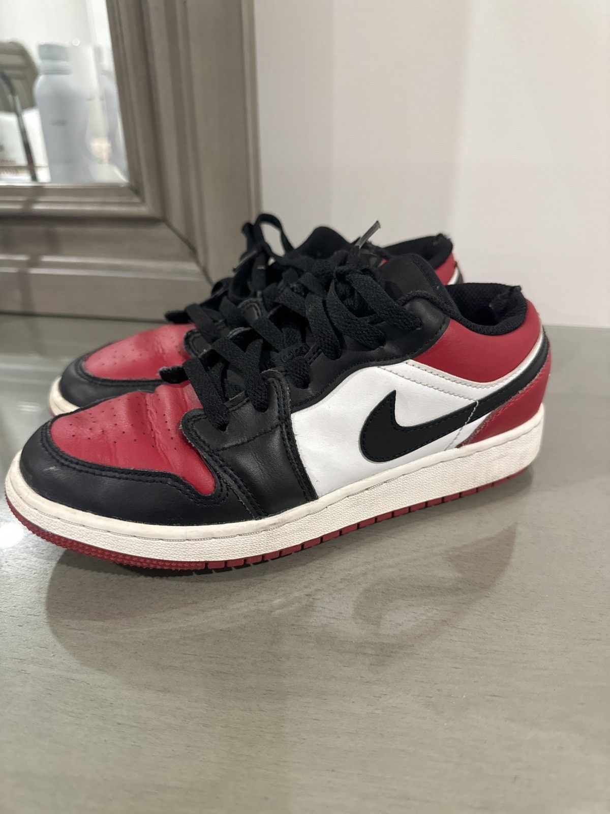 Nike Air Jordan 1 Low White/Varsity Red/White/Black Size US 5 / EU 37 - 1 Thumbnail
