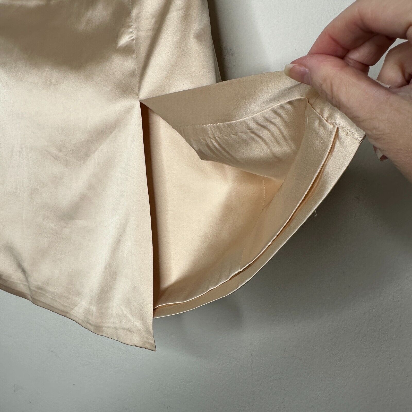 Other Silkhour Ayu Champagne Satin Skirt Kick Split Zip Back Mini Size 27" / US 4 / IT 40 - 5 Thumbnail