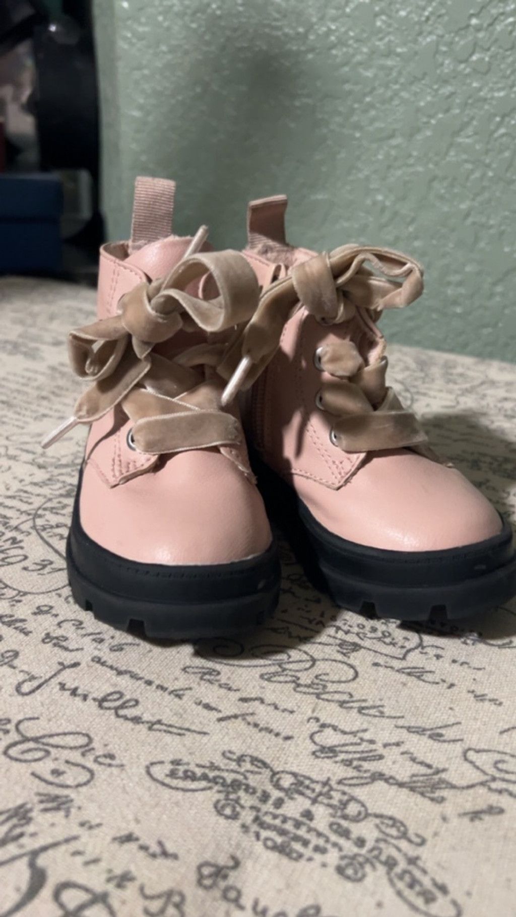 H&M Baby H&M Minnie Mouse Boots 4.5 Pink Black Size US 5 / IT 35 - 3 Thumbnail