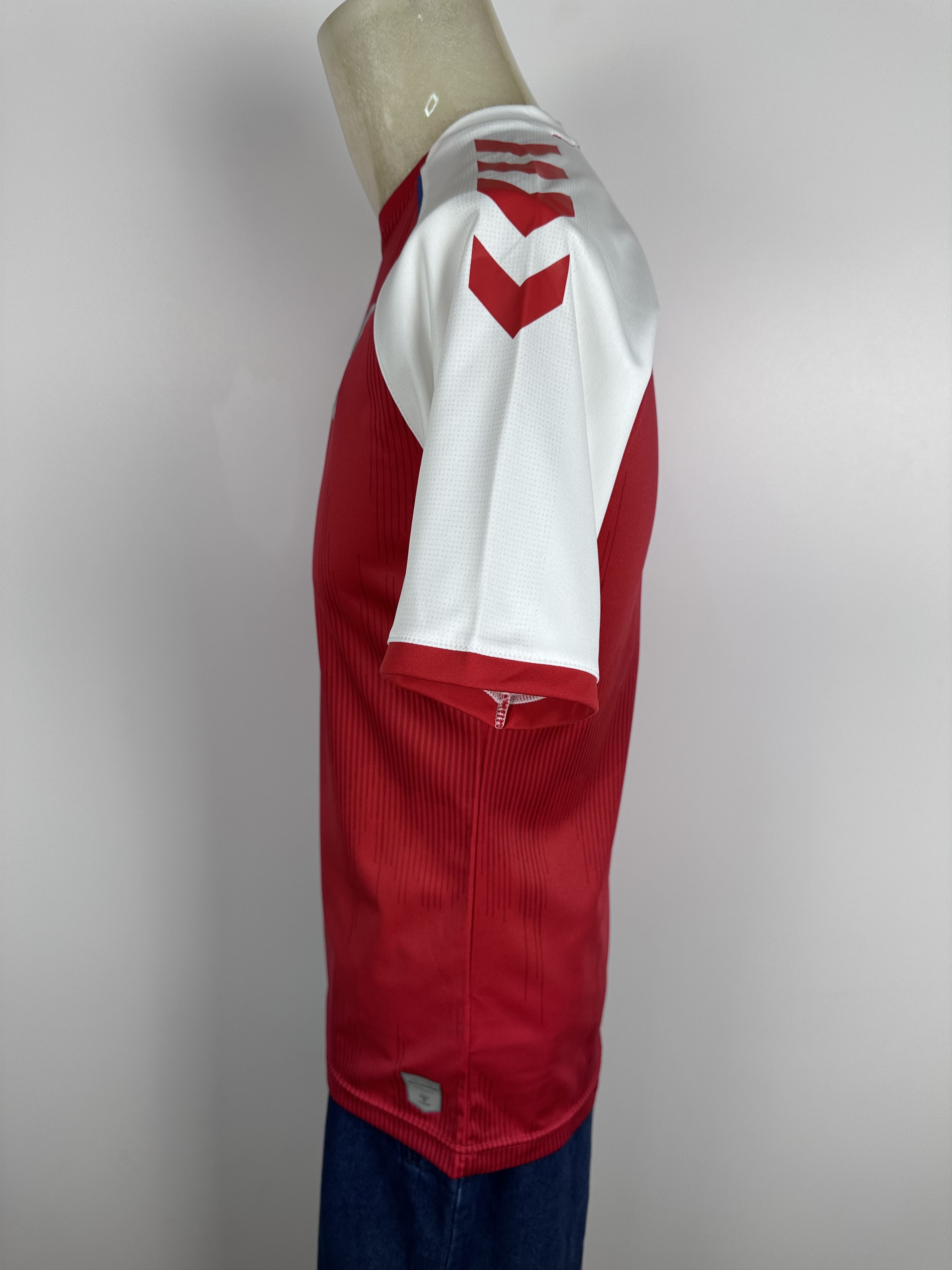 Hummel DENMARK 2022 23 SHIRT FOOTBALL SOCCER JERSEY HUMMEL #4 Kjaer Size US S / EU 44-46 / 1 - 11 Thumbnail