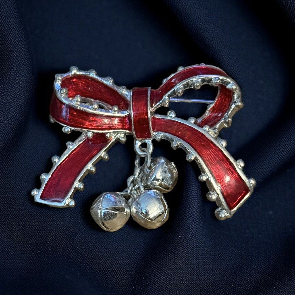 Vintage Vintage Christmas red enamel ribbon and bells brooch Size ONE SIZE - 1 Thumbnail