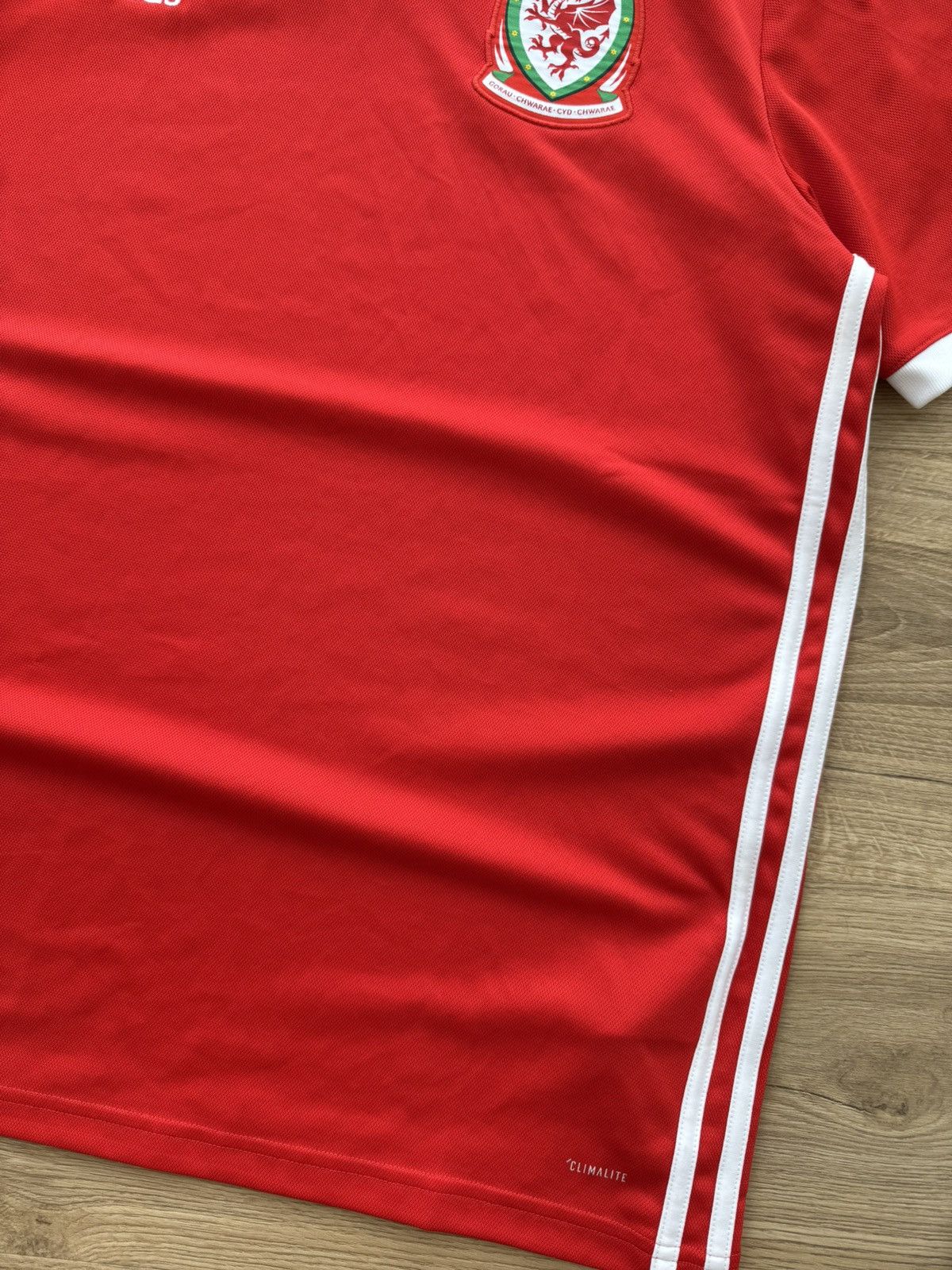 Adidas WALES 2018 2019 HOME FOOTBALL SHIRT SOCCER JERSEY ADIDAS Size US L / EU 52-54 / 3 - 7 Thumbnail
