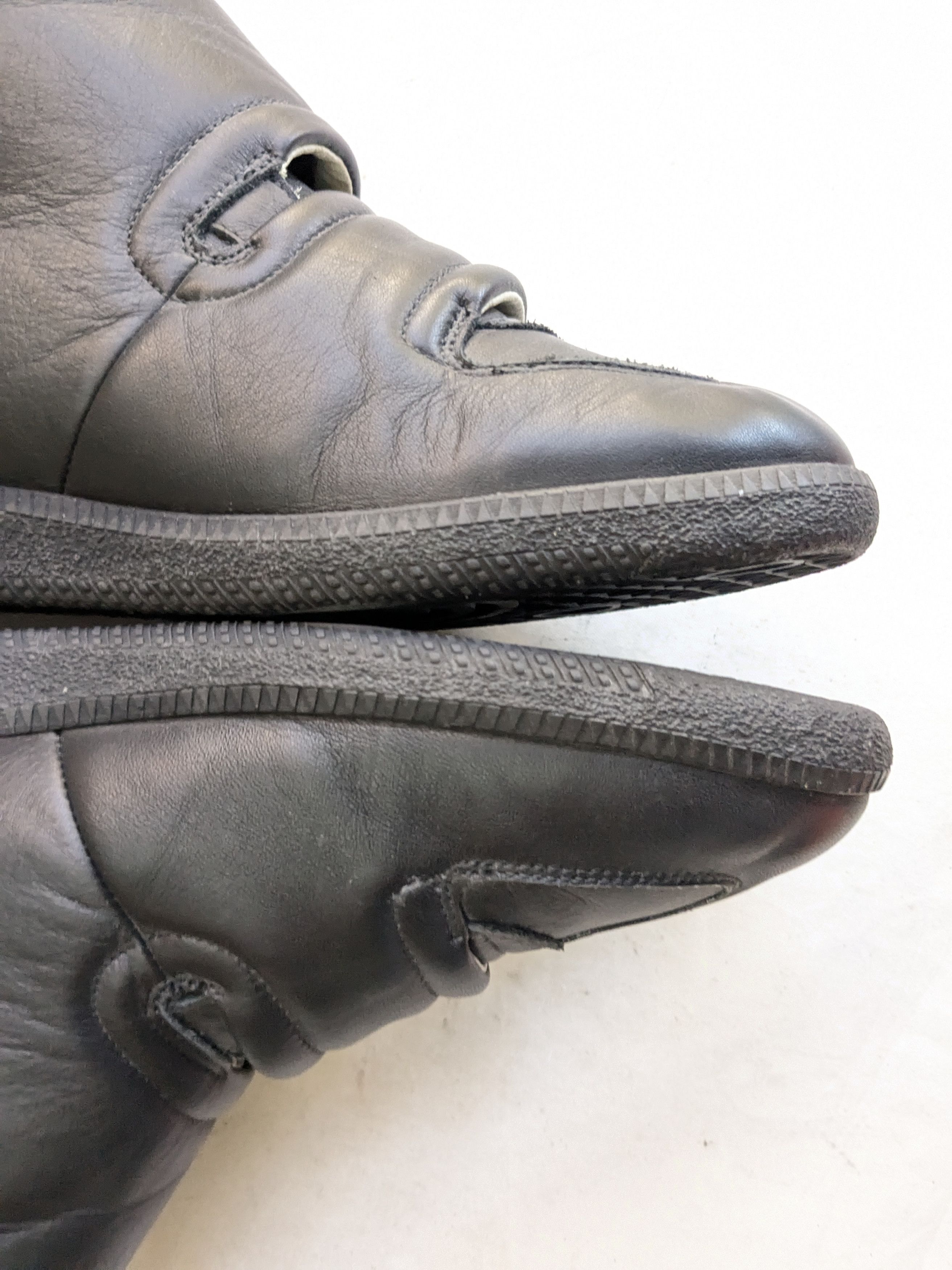 Maison Margiela Maison Margiela Clinic Black 11 44 High Tops Leather Size US 11 / EU 44 - 13 Thumbnail
