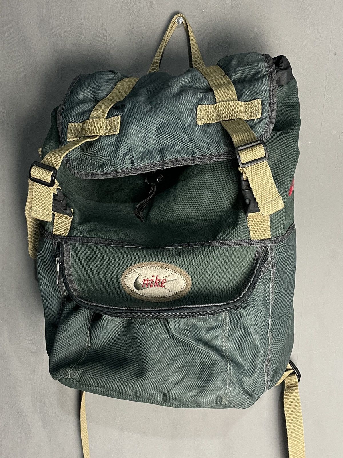 Nike Rare Nike Vintage Backpack Size ONE SIZE - 2 Thumbnail