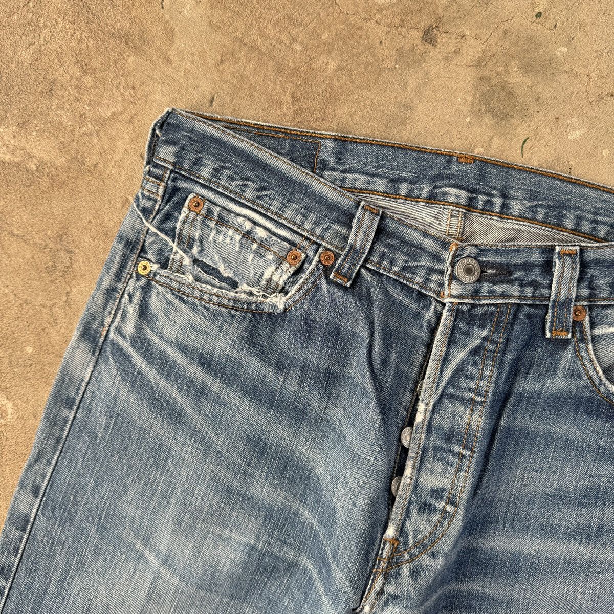 Levi's × Vintage Vintage Y2K Levis 501 Distressed Denim Size US 33 - 5 Thumbnail