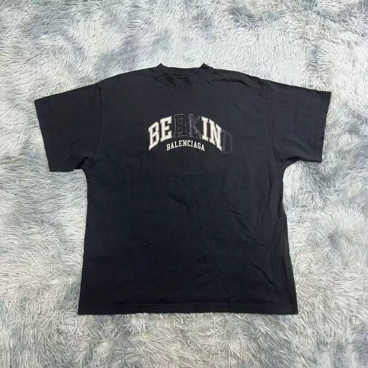 Balenciaga Balenciaga Distressed Short Sleeve Size US S / EU 44-46 / 1 - 1 Thumbnail
