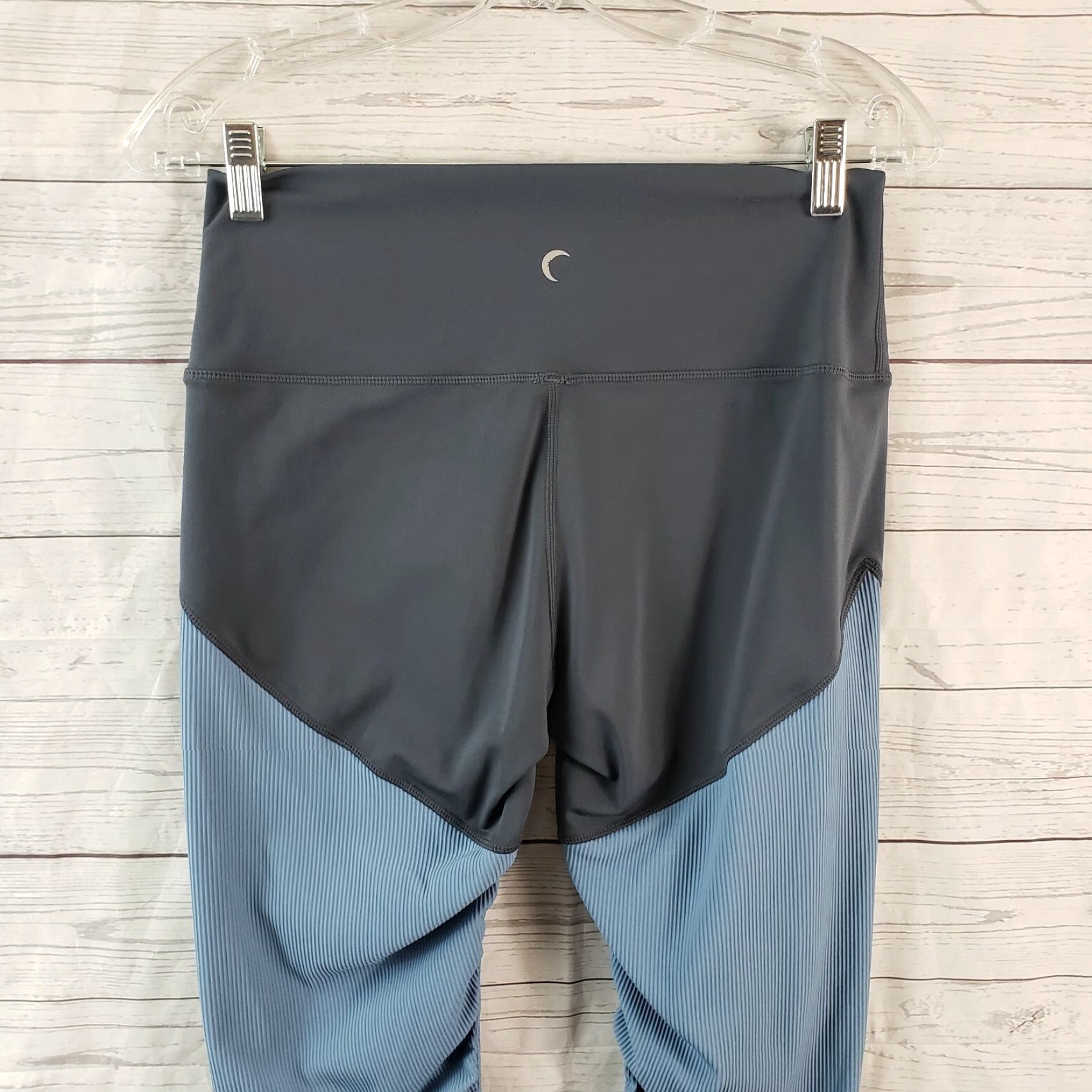 Vintage Zyia Womens Storm Parallel Luxe Leggings Sz 8-10 Blue Ribbed Mid Rise Leggings Body: 8 Inseam 25" Womens Stretch Nylon Activewear Compression Ribbed Size 30" / US 8 / IT 44 - 4 Thumbnail