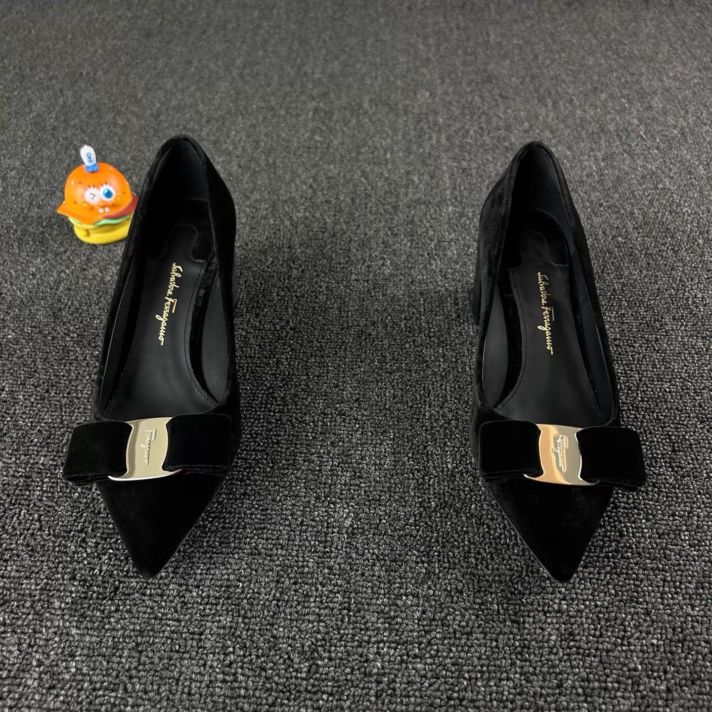 Salvatore Ferragamo Ferragamo Women's Black Bow Block Heel Pump 35 Size US 4.5 / IT 34.5 - 2 Thumbnail